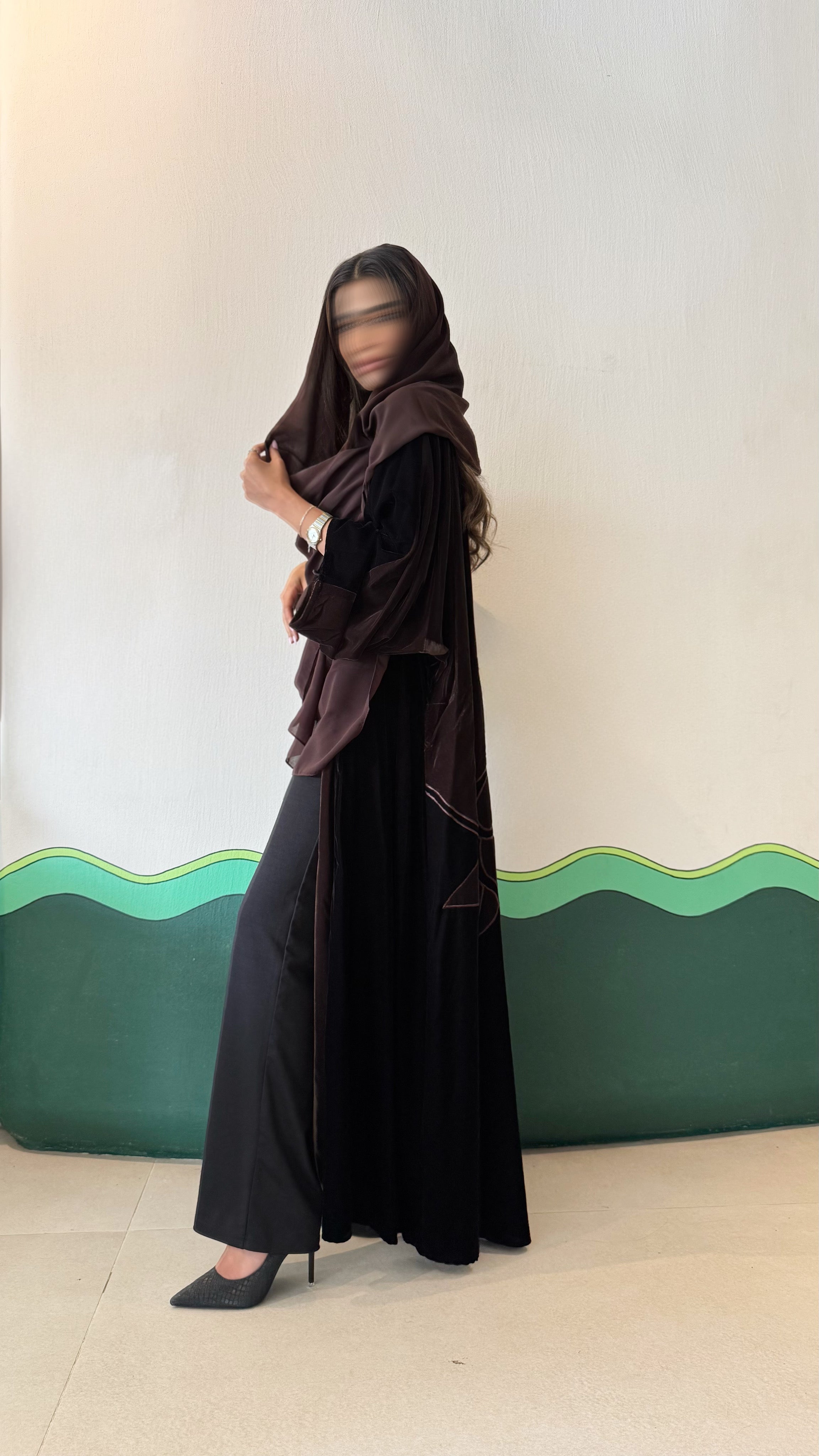 MW1754 - عباية بني مخمل مع اضافة تطريز يدوي - Aya