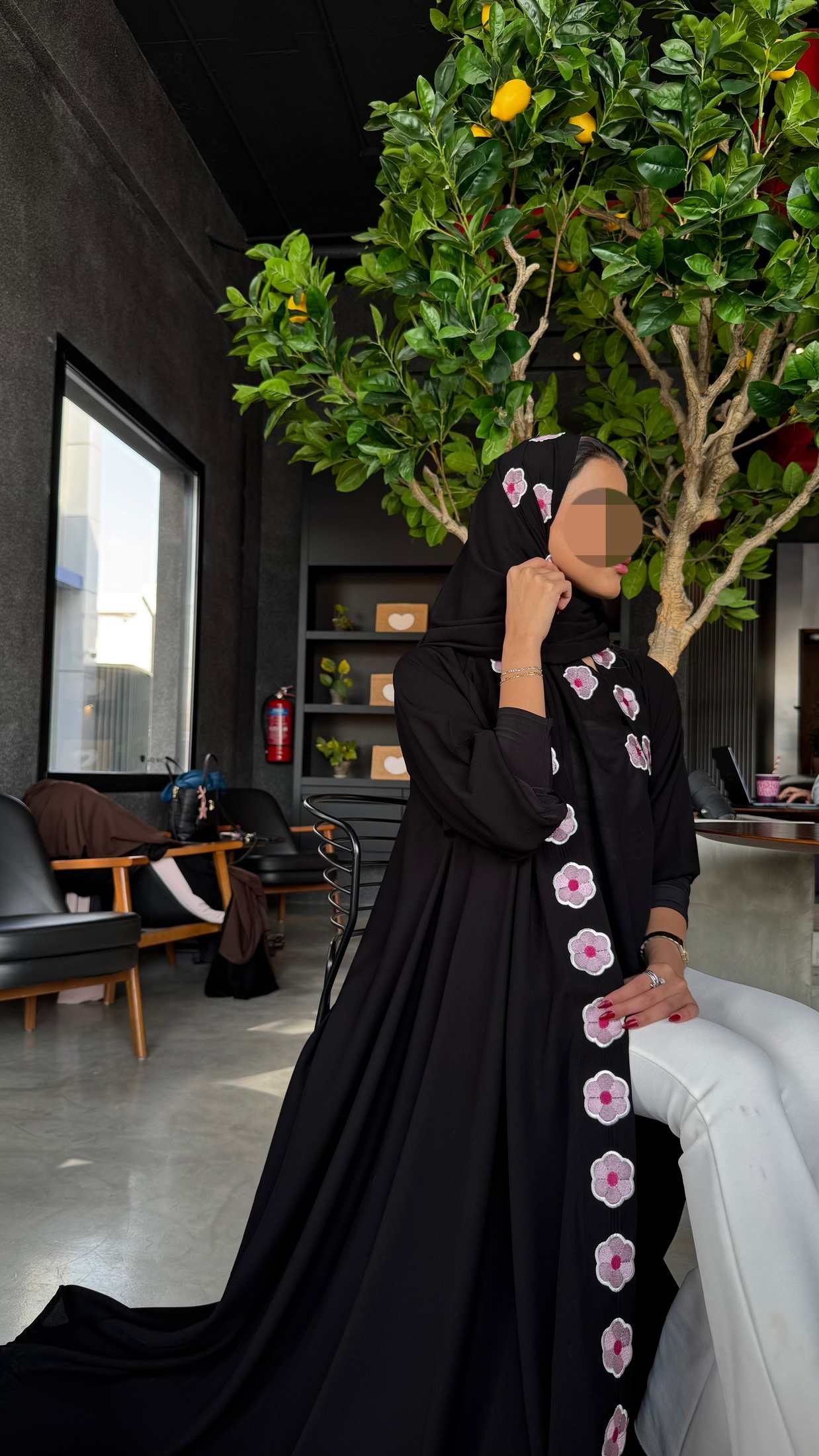 MW1536 - عباية سوداء بورود | Flowery Black - Aya