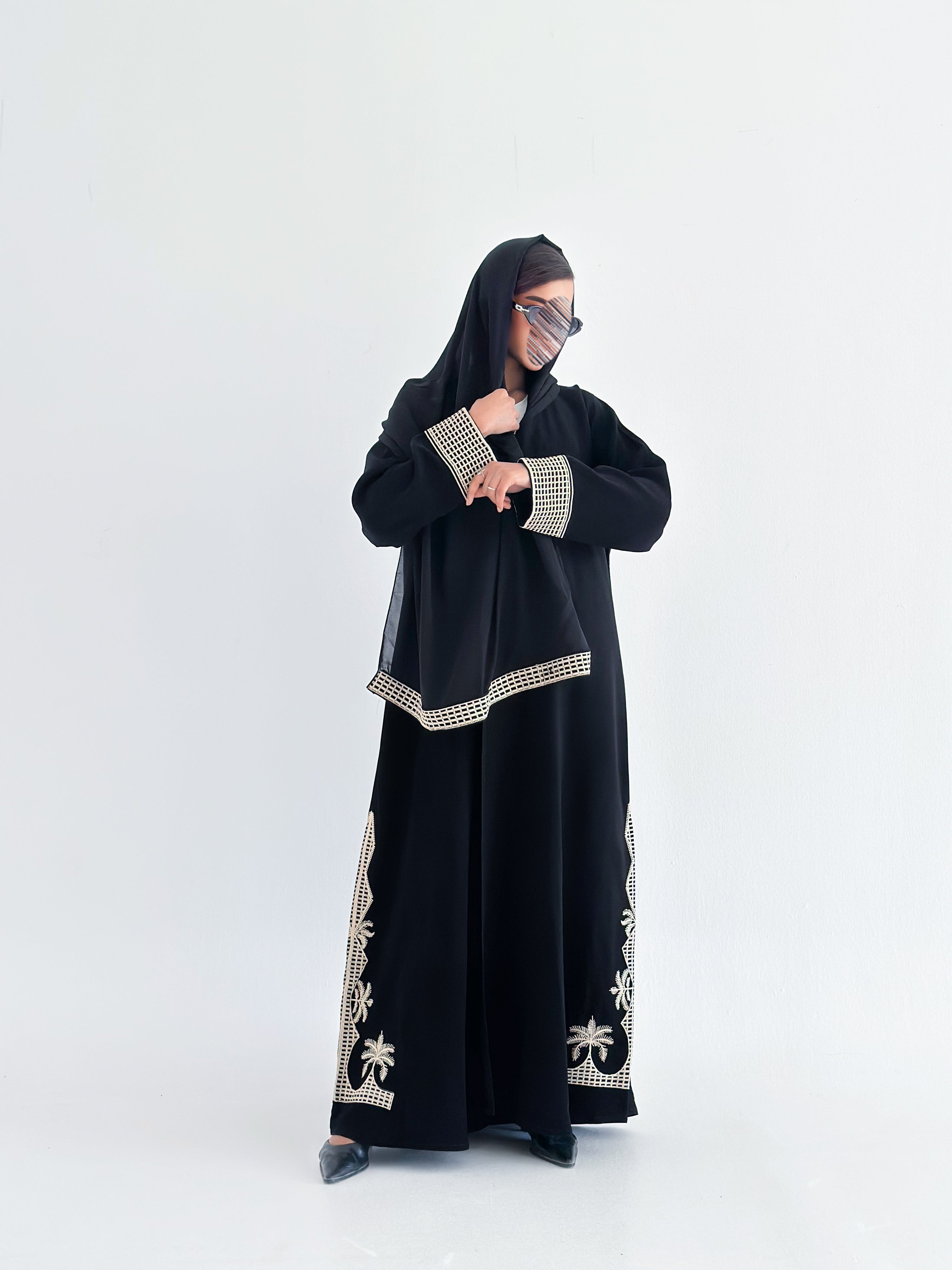 MW645 - Light Crepe Standing with Jacquard Half-Cloche