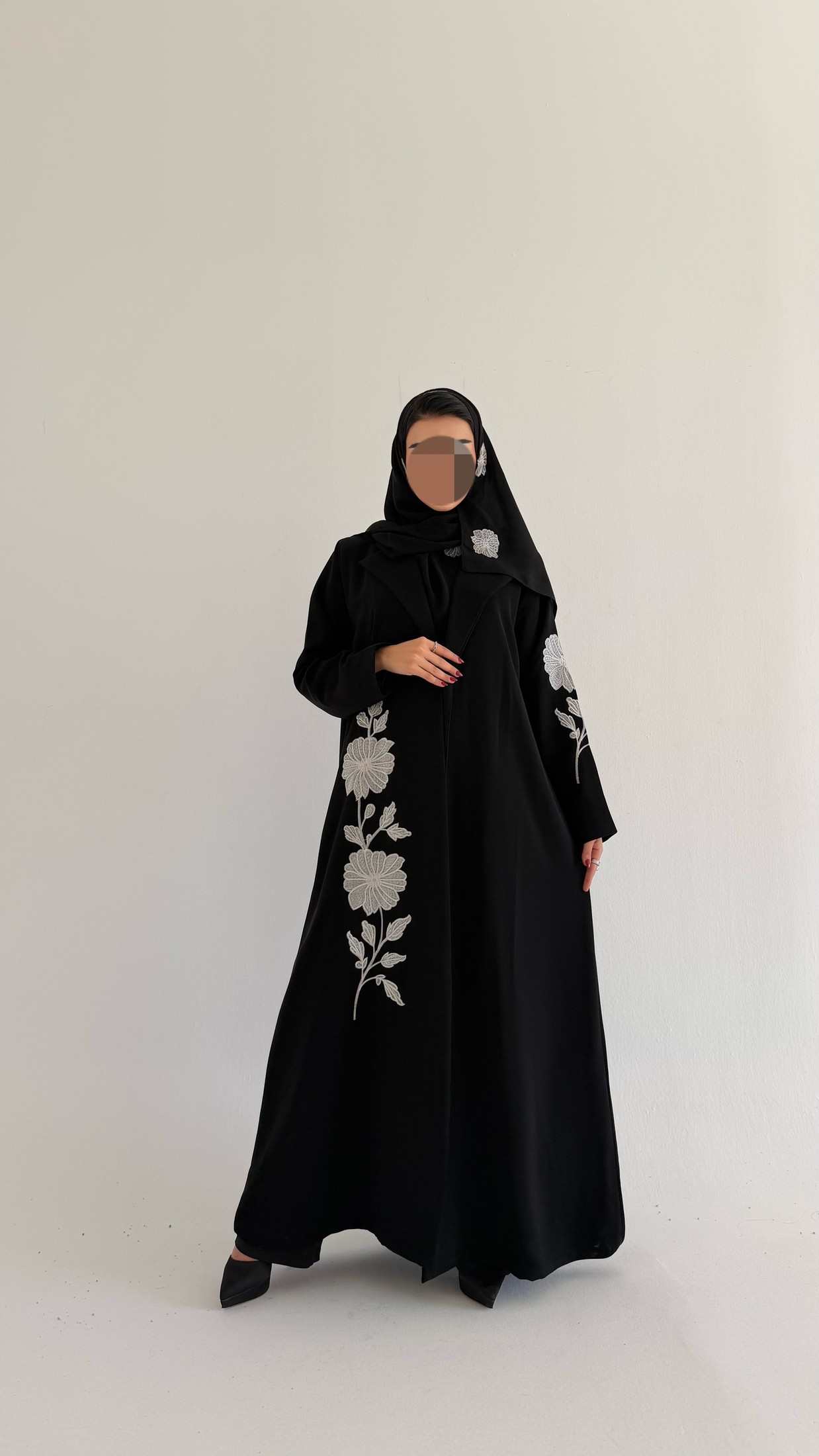MW2000 -عباية بليزر بتطريز ابيض - Aya