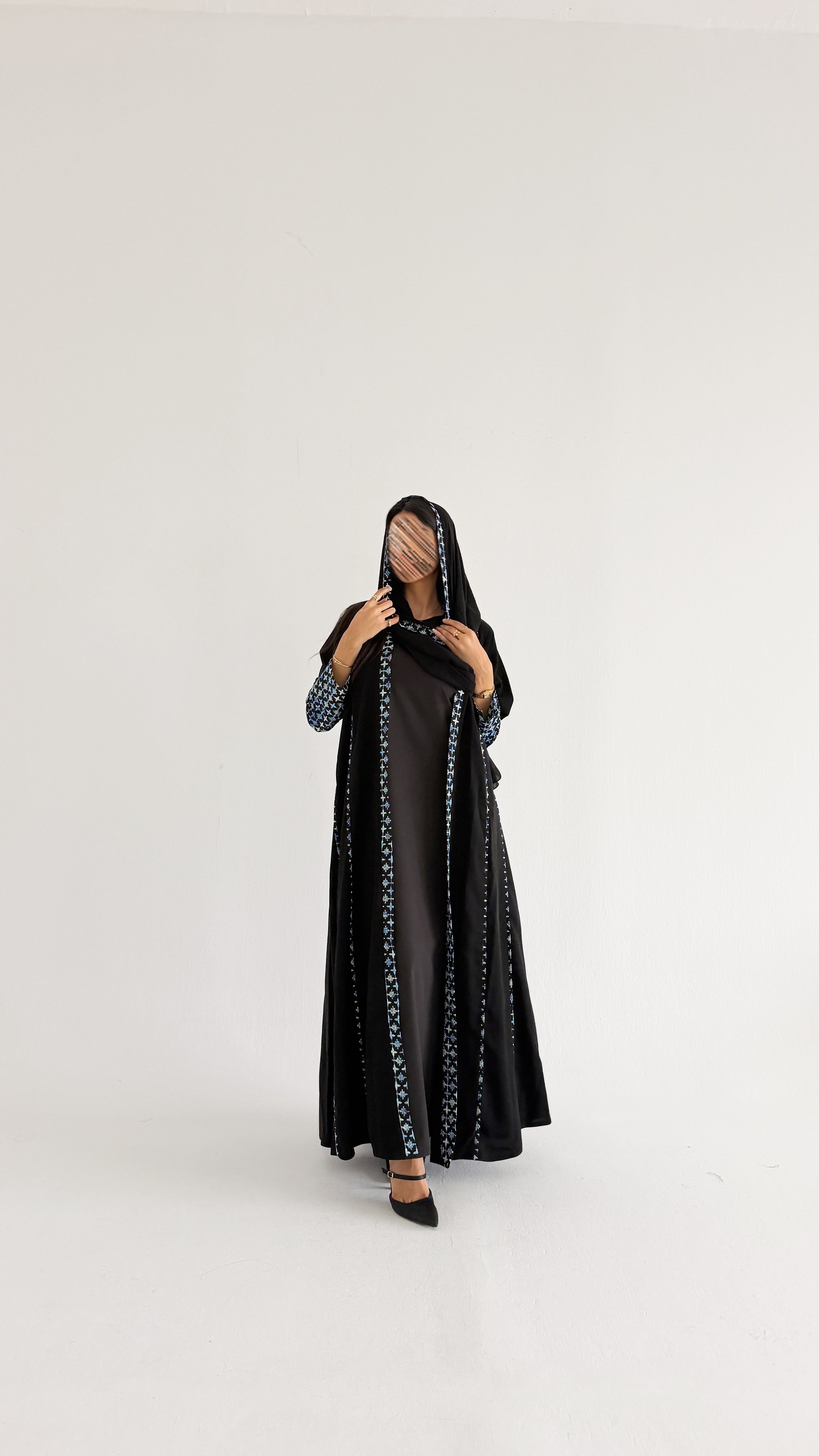 MWT5043 - كريب اسود قصة كلوش مع قماش قيطان - Aya