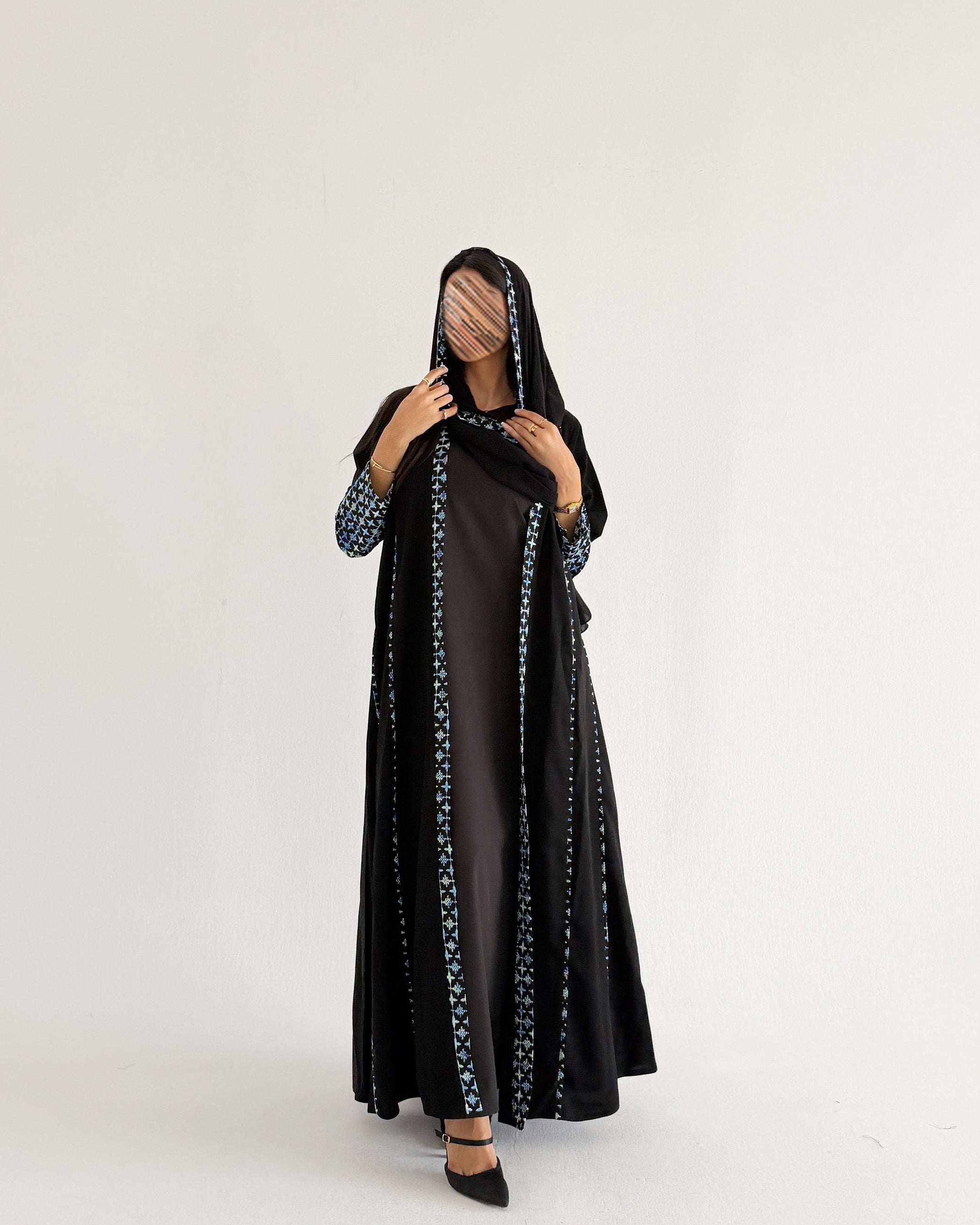 MWT5043 - كريب اسود قصة كلوش مع قماش قيطان - Aya