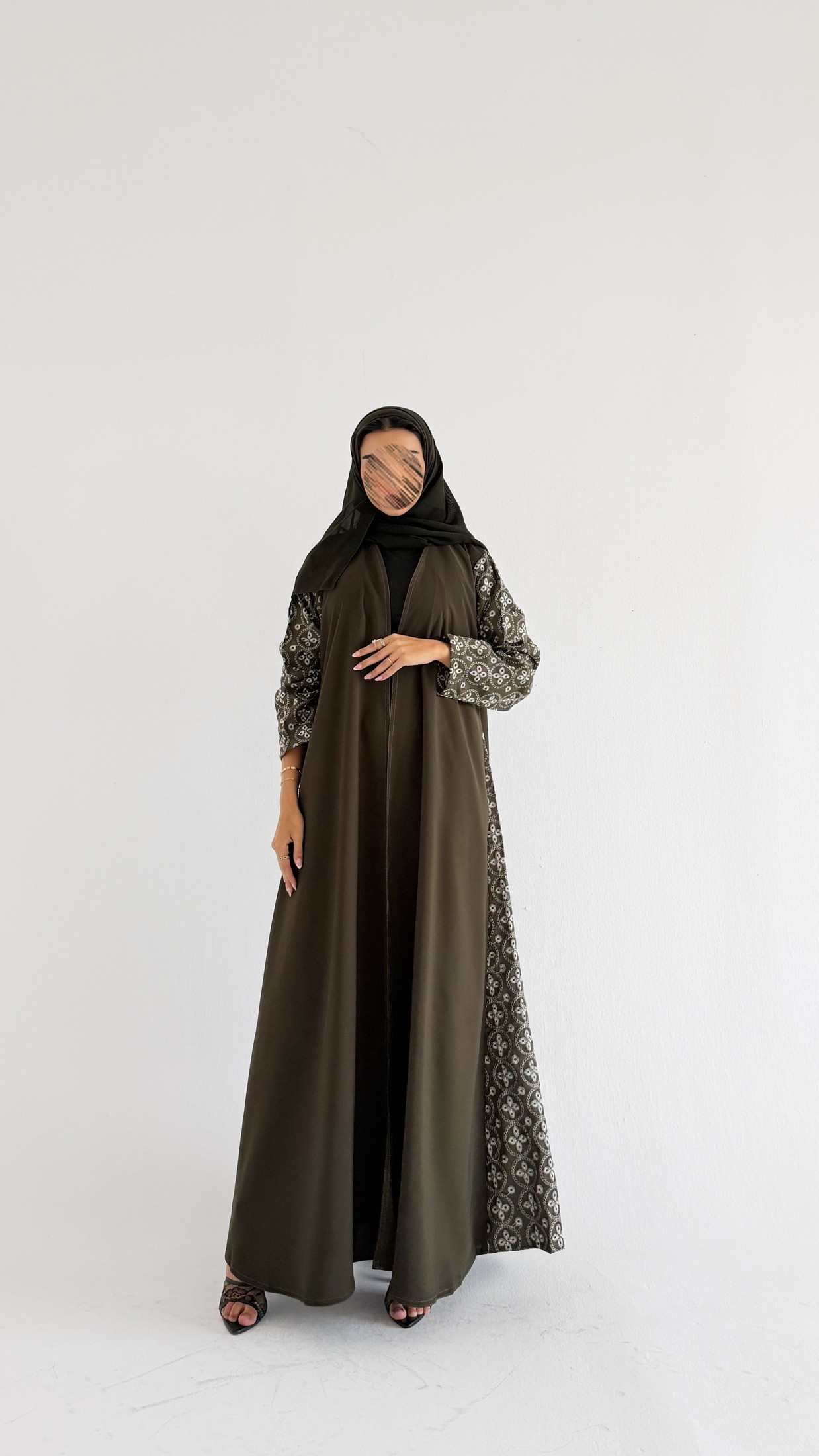 MWT765 - Navy Velvet Abaya