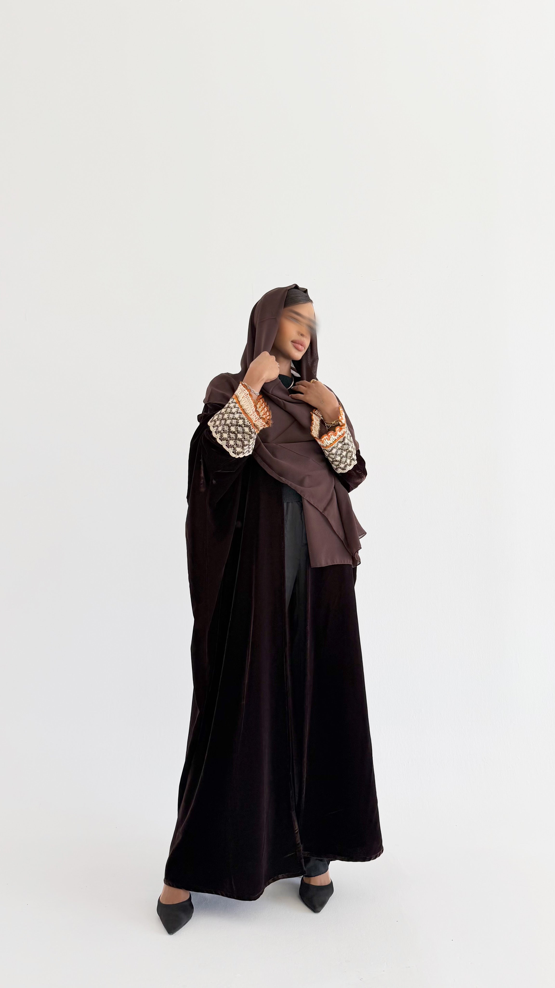 MW2003 -عباية مخمل اس اس مع اضافة الكورشية بالاكمام