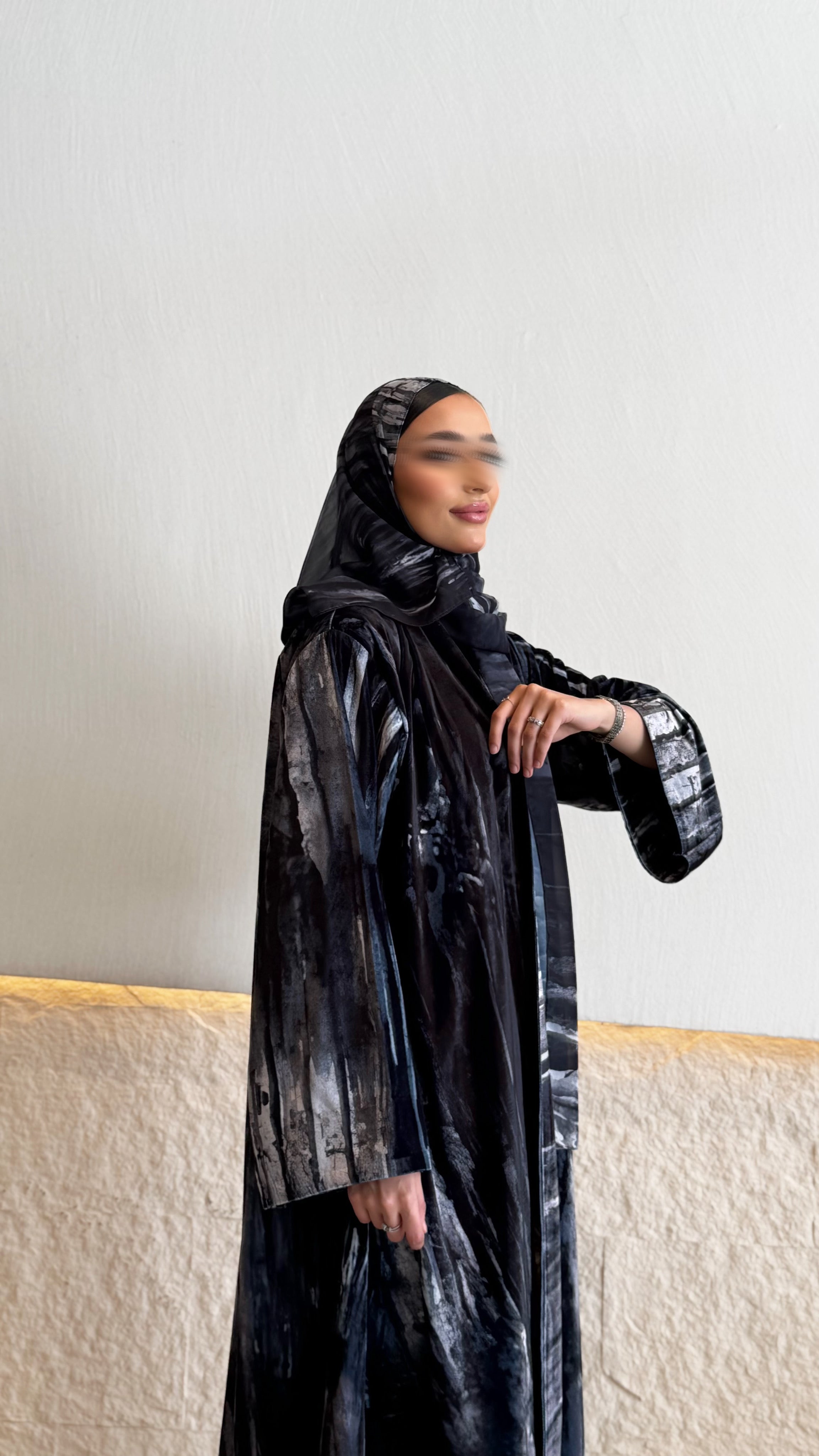 MWT636 - عباية مخمل طباعة