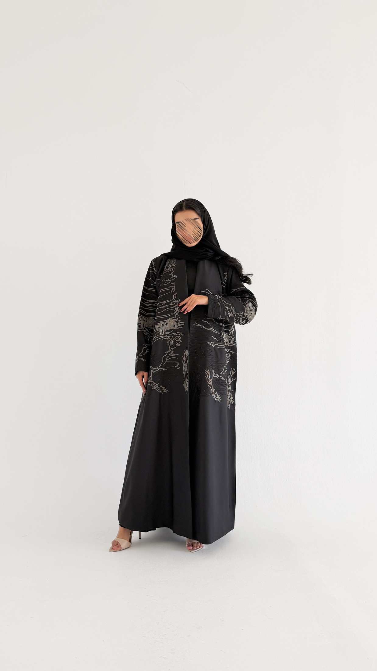 MWT1094 - عبايه اسود بتطريز واضافه لمعه - Aya