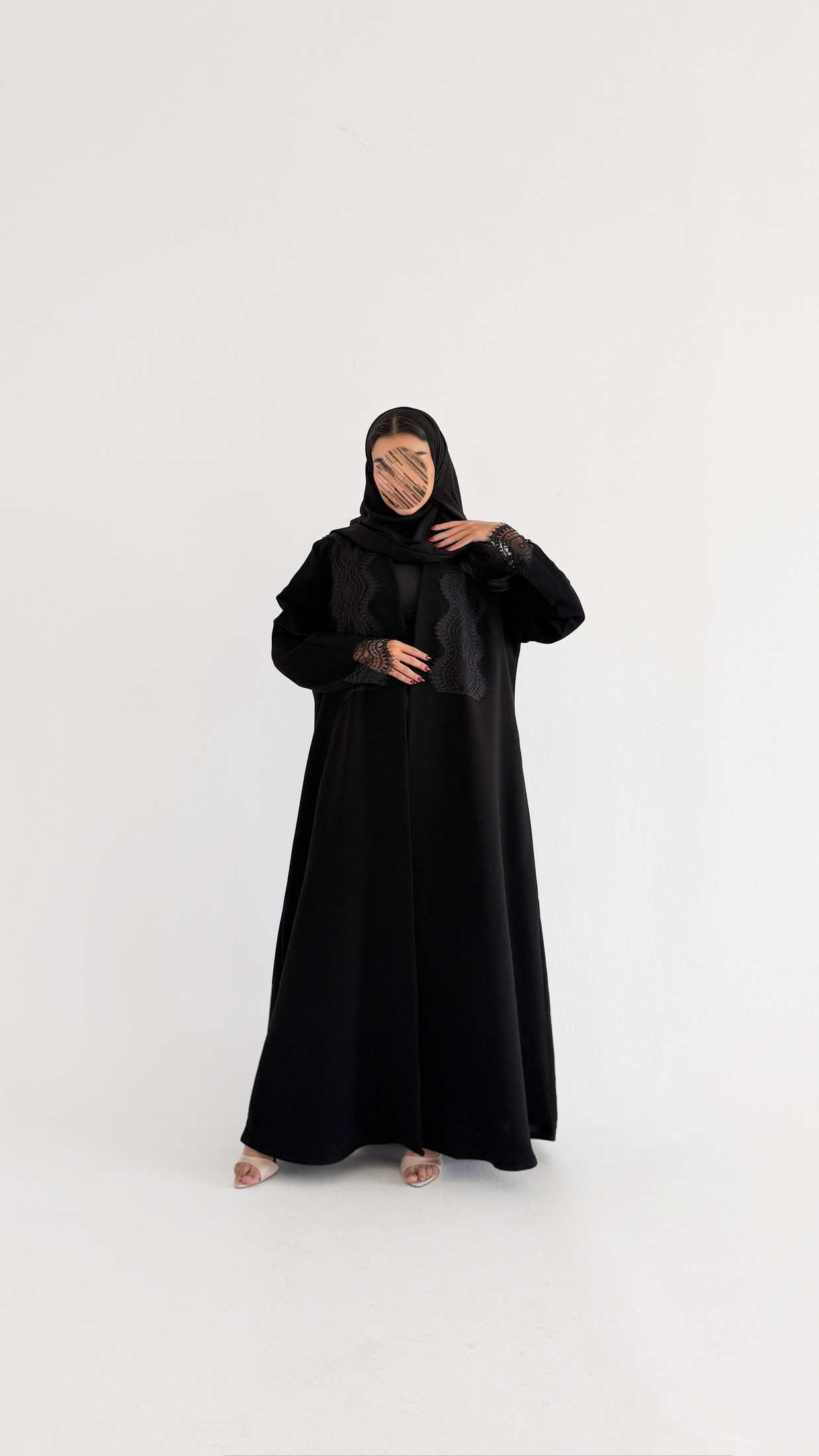 MWT1010 - عباية مع تدخيلة دانتيل بشكل راقي - Aya