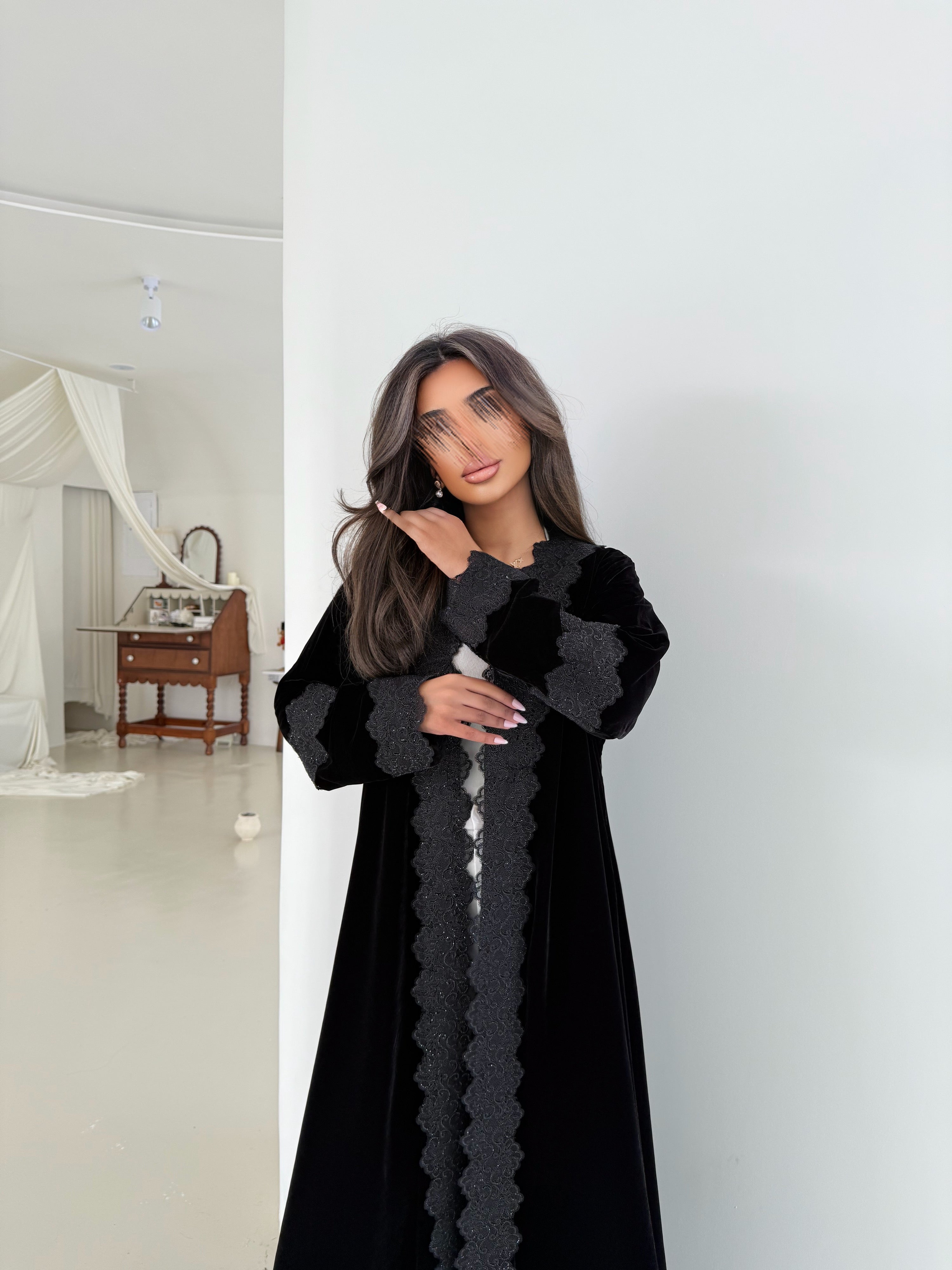 MW645 - Light Crepe Standing with Jacquard Half-Cloche