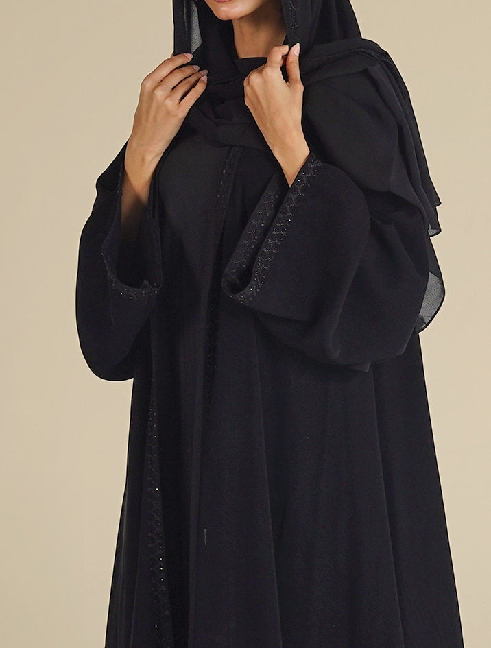 MW645 - Light Crepe Standing with Jacquard Half-Cloche