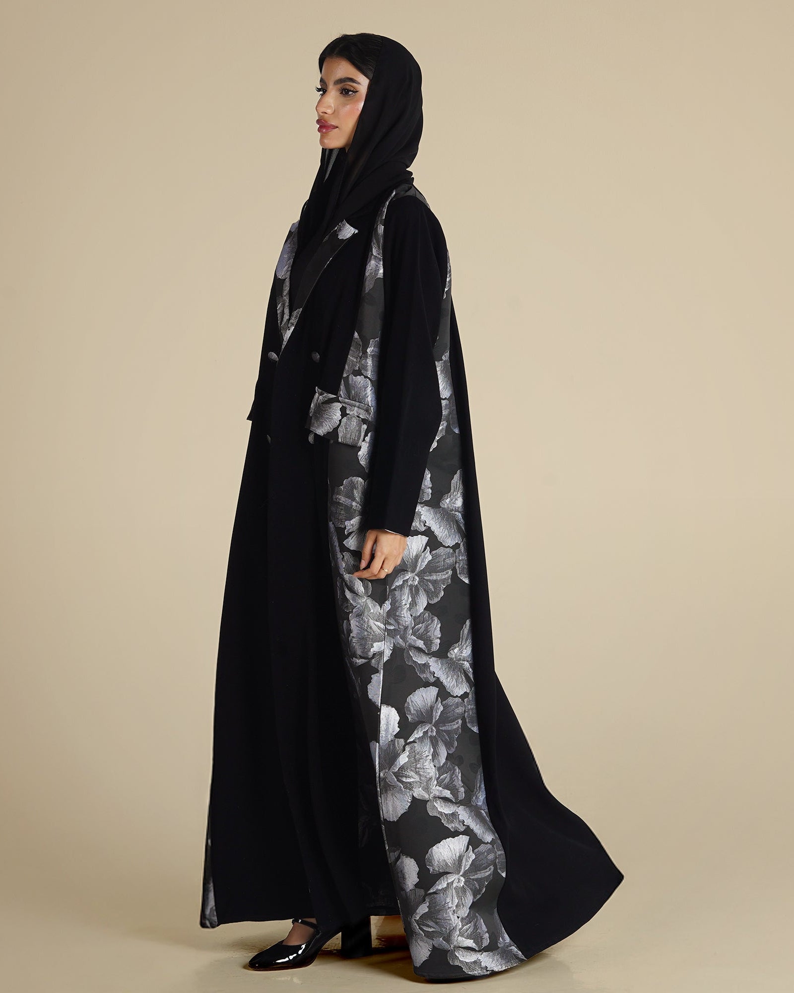 MW1261 - عباية بليزر مع جاكار مورد - Aya