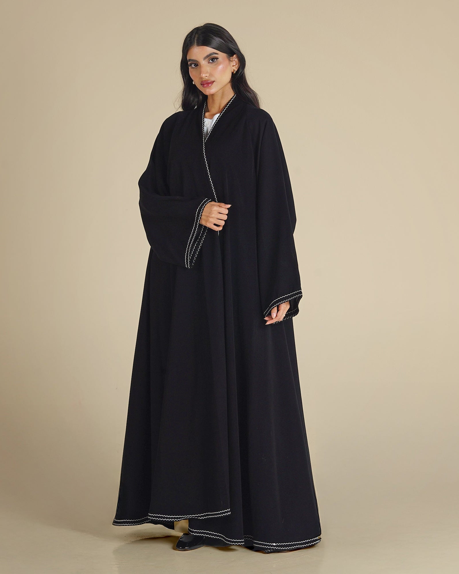 MW645 - Light Crepe Standing with Jacquard Half-Cloche