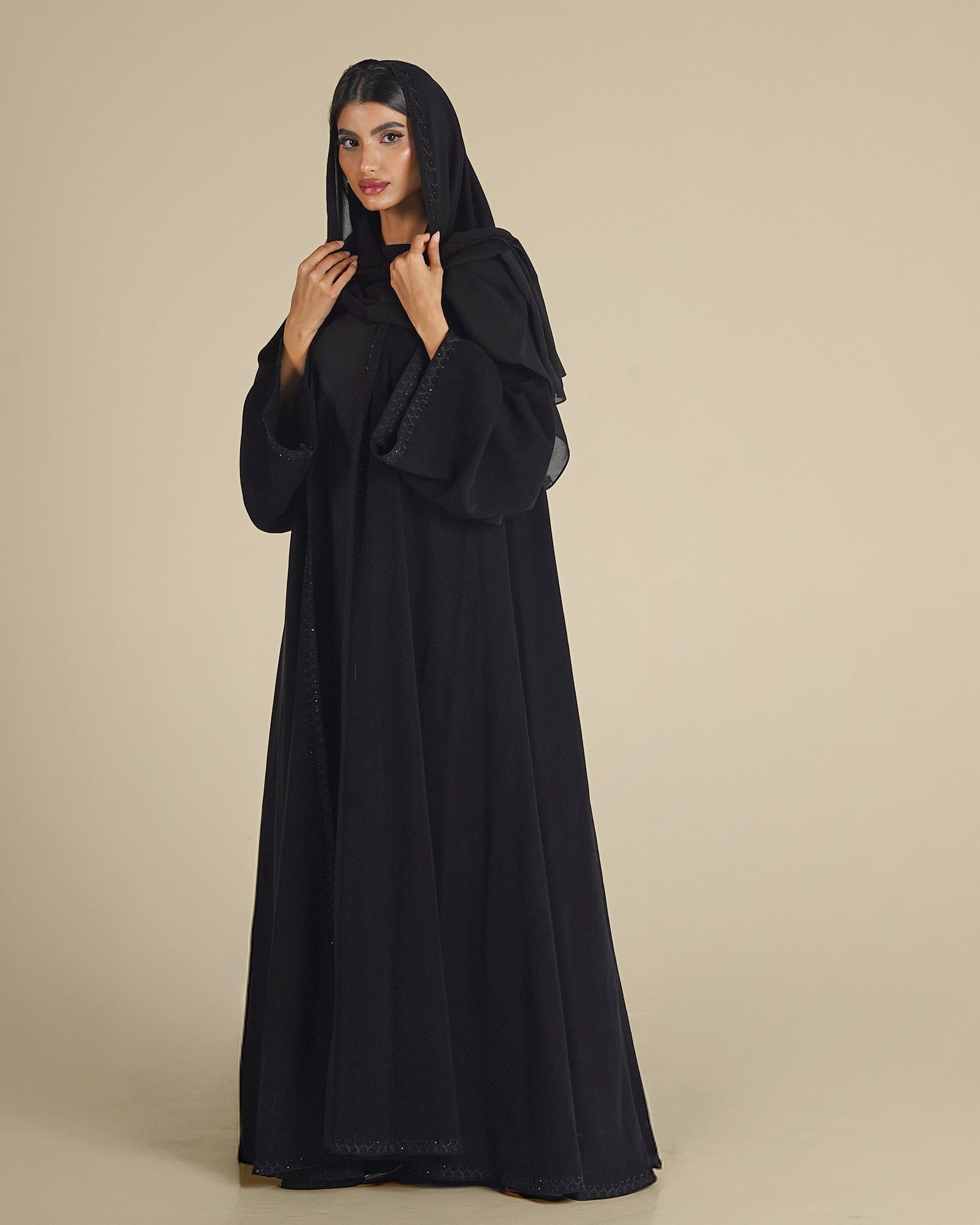 MW645 - Light Crepe Standing with Jacquard Half-Cloche