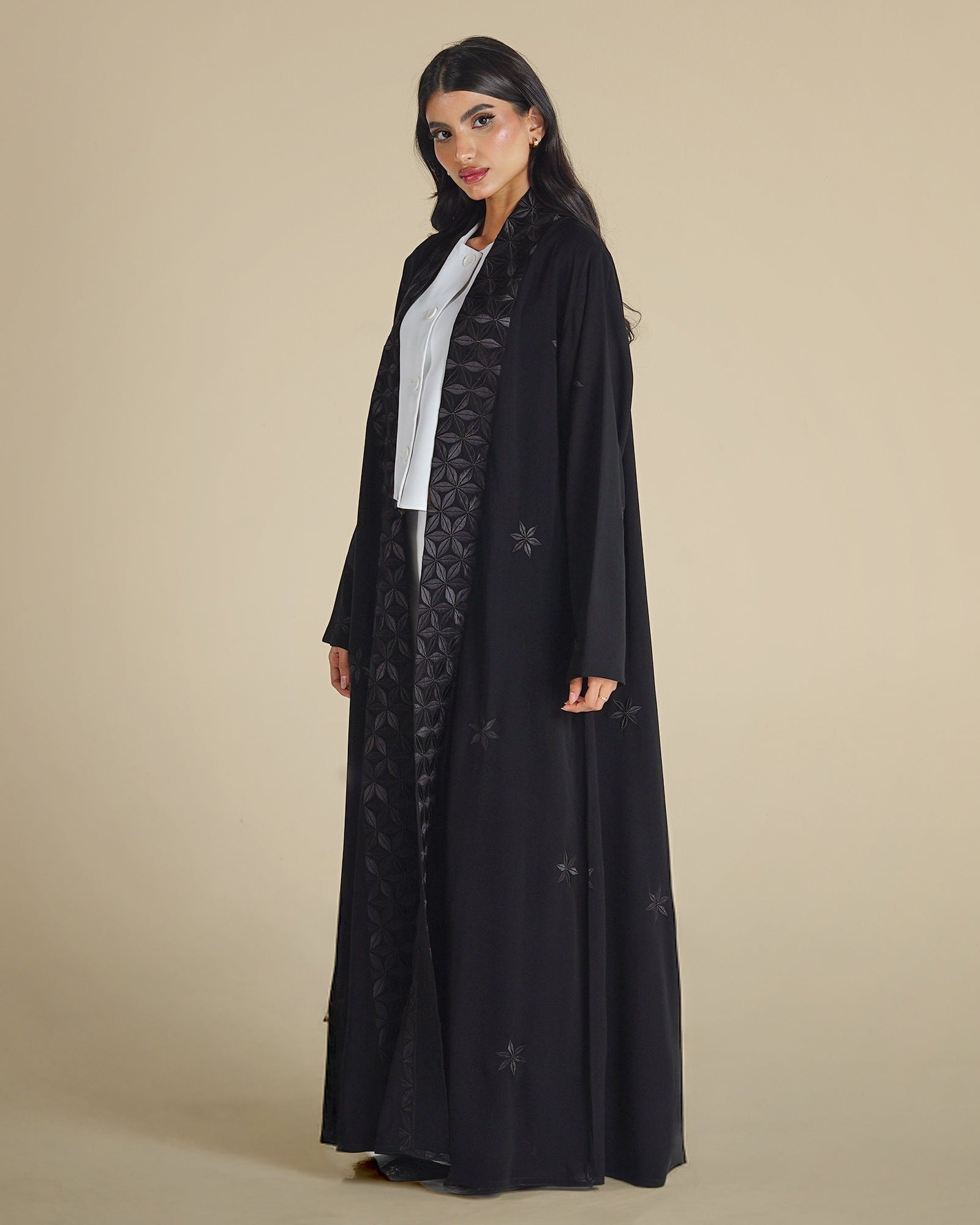 MW645 - Light Crepe Standing with Jacquard Half-Cloche