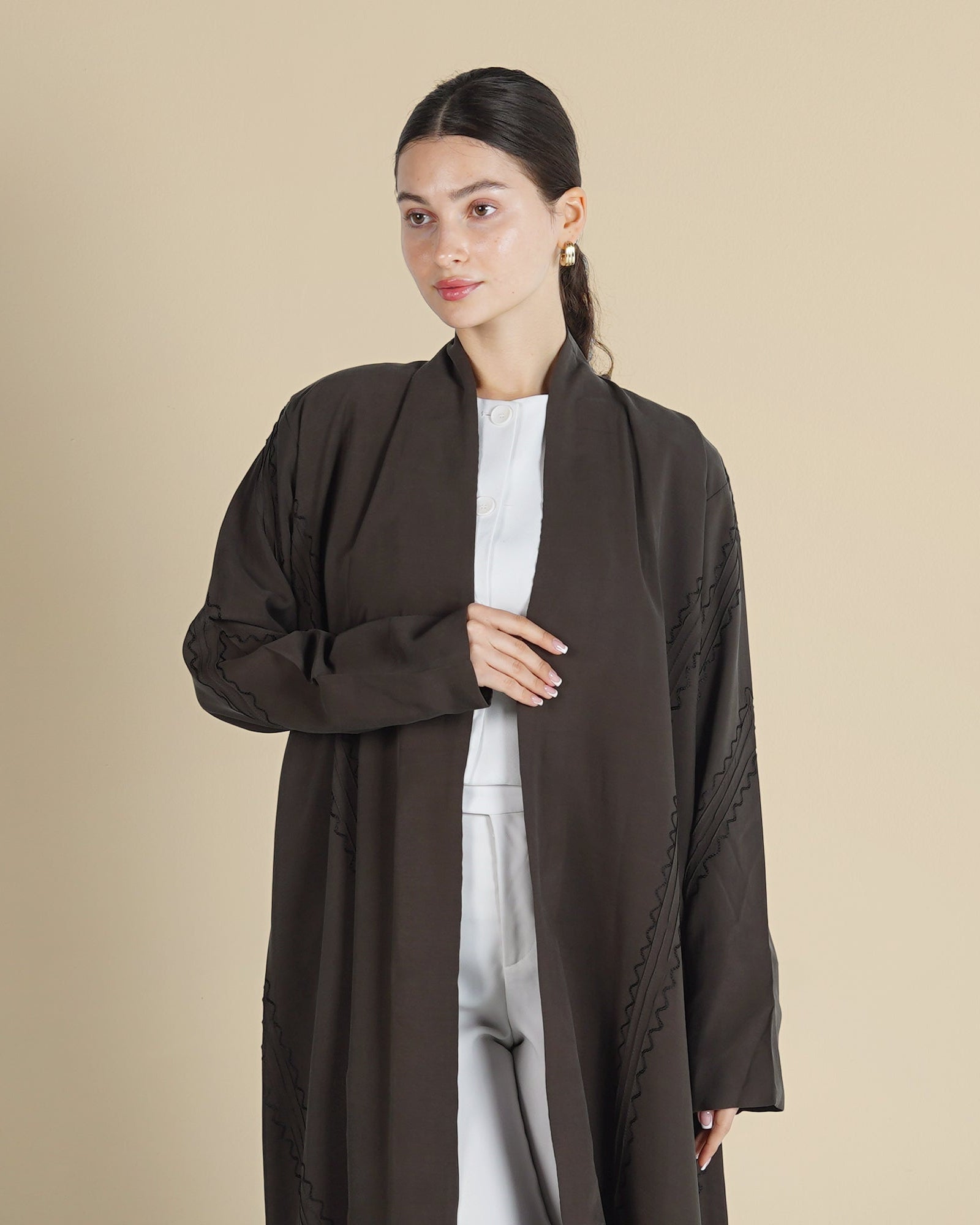 MW1285 - عباية حرير ياباني وتطريز مموج - Aya