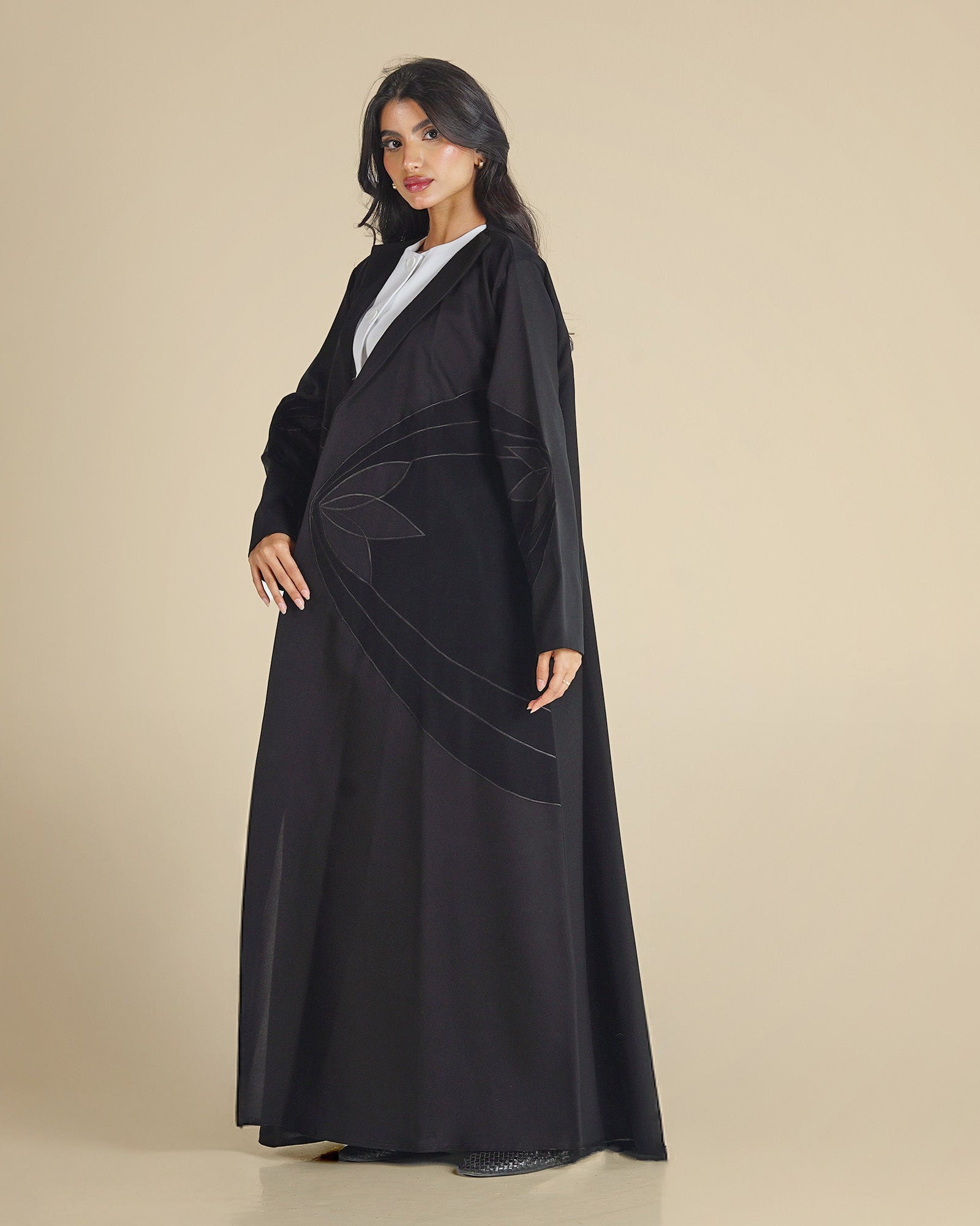 MW645 - Light Crepe Standing with Jacquard Half-Cloche