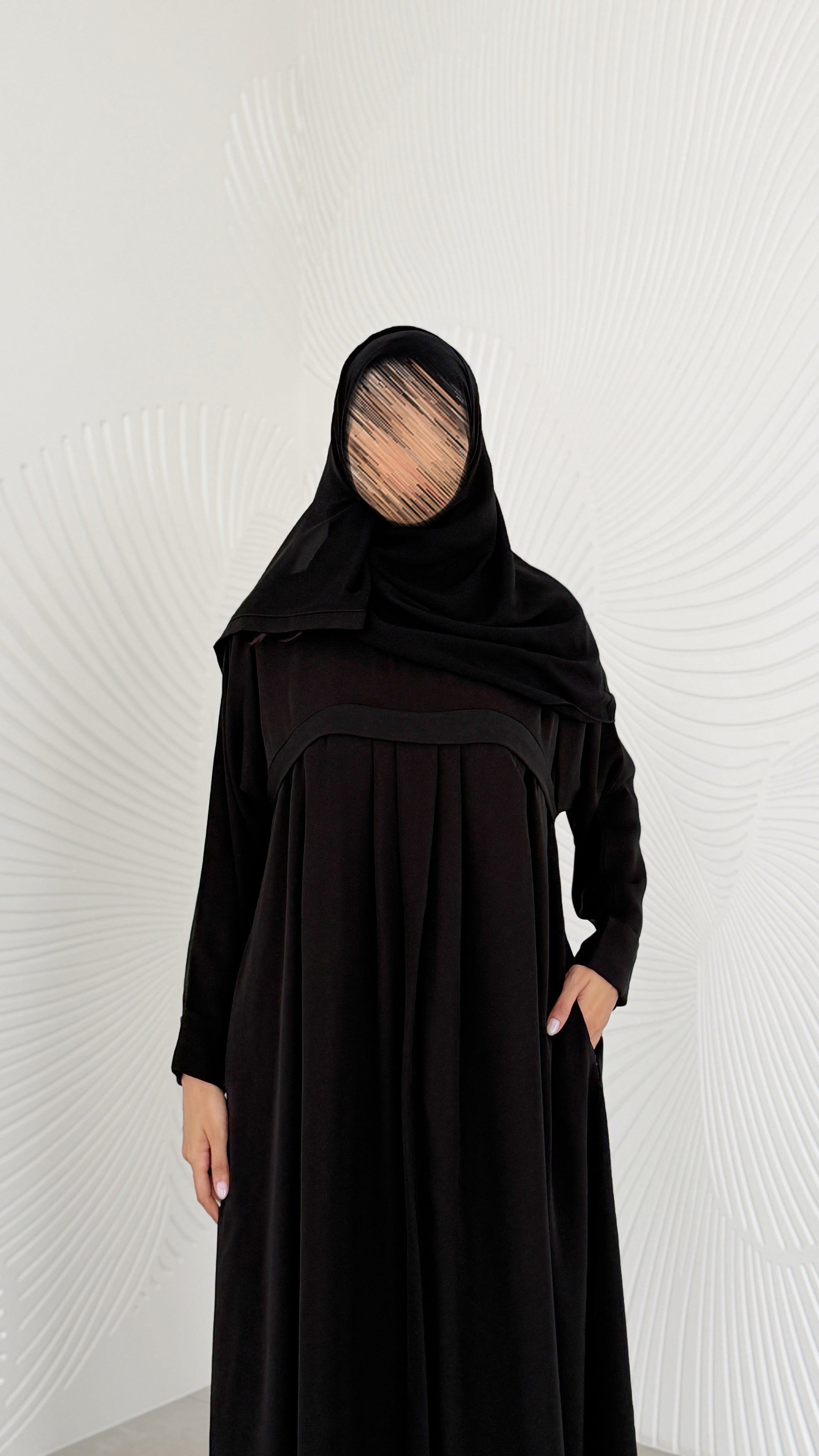 MWO002 - عباية بكسرات واسعة وجيب مخفي في الصدر - Aya