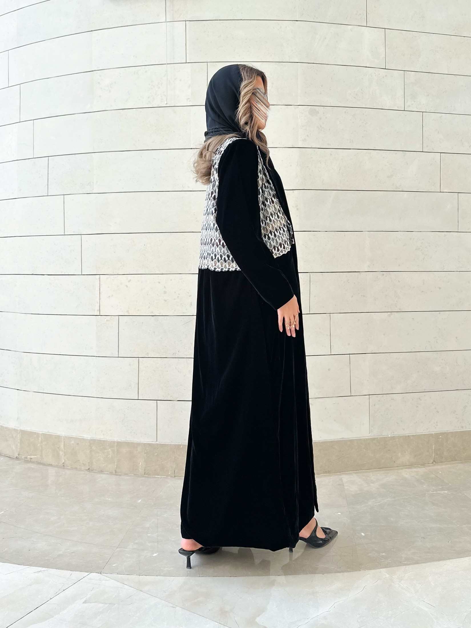 MWT540 - مخمل أسود مع دانتيل - Aya
