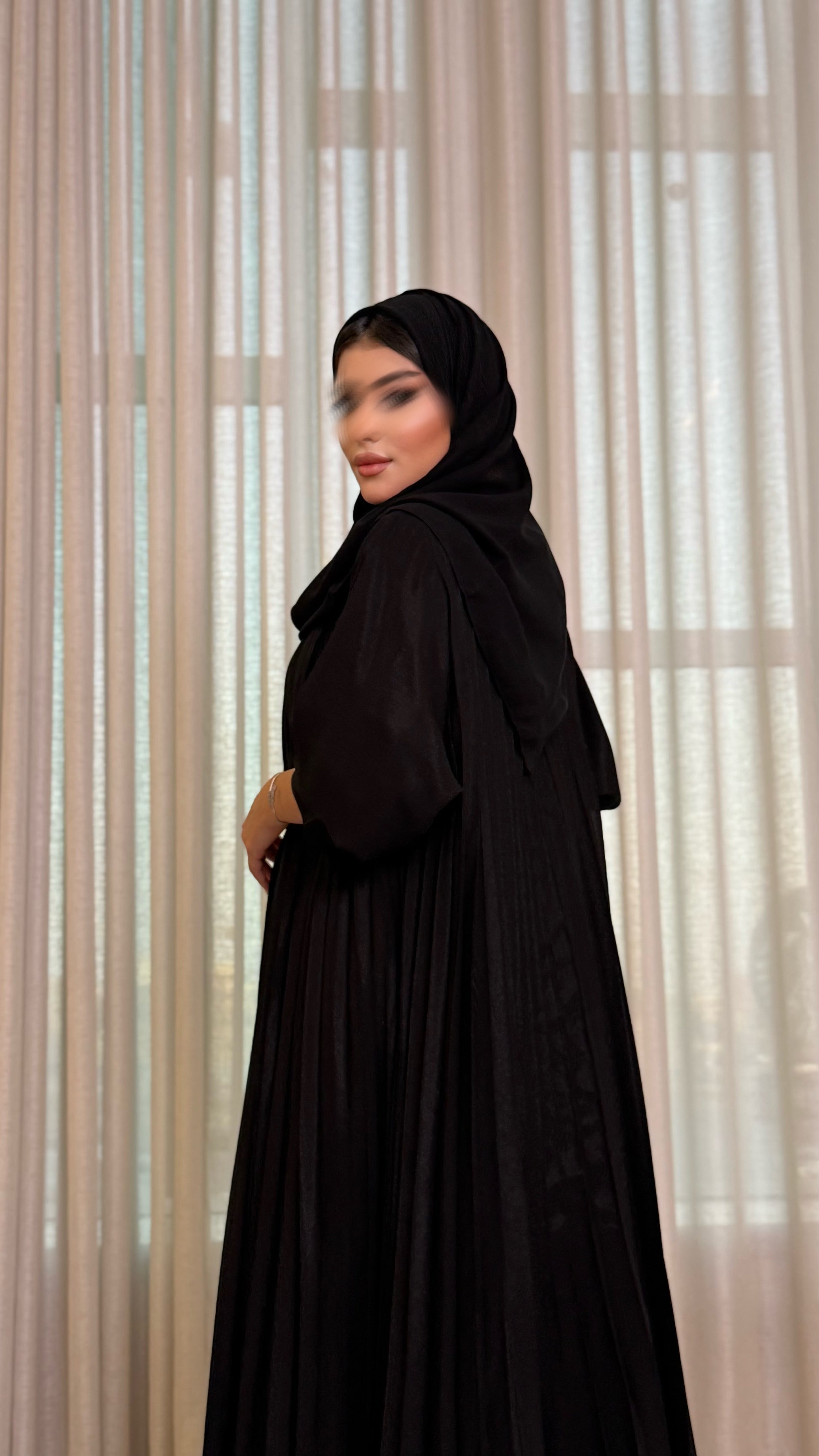 MW1557 - Royal Glow | عباية كريب ملكي سوداء بلمعة أنيقة - Aya