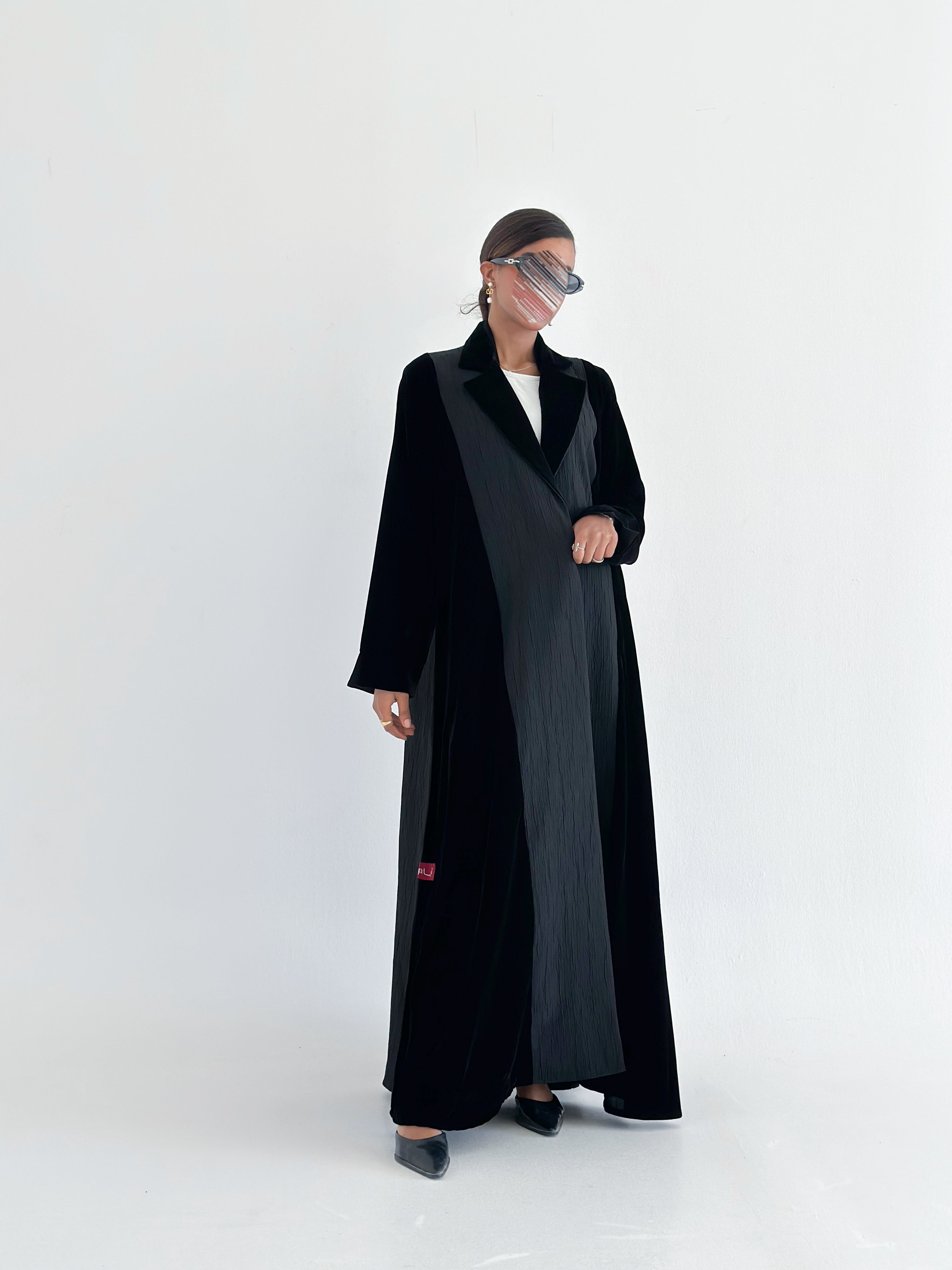 MWT557 - عباية مخمل مع تفتة