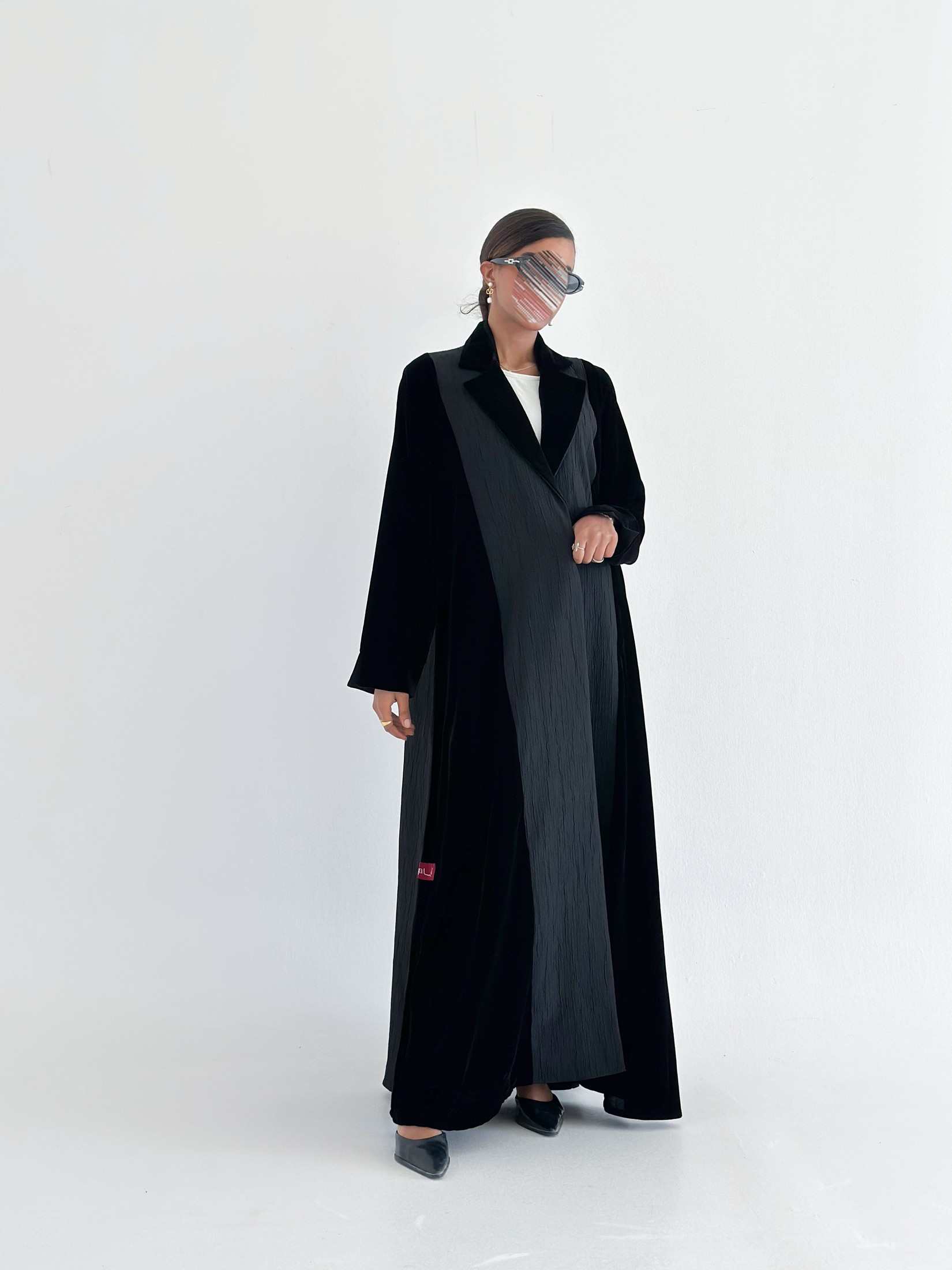 MWT557 - عباية مخمل مع تفتة - Aya