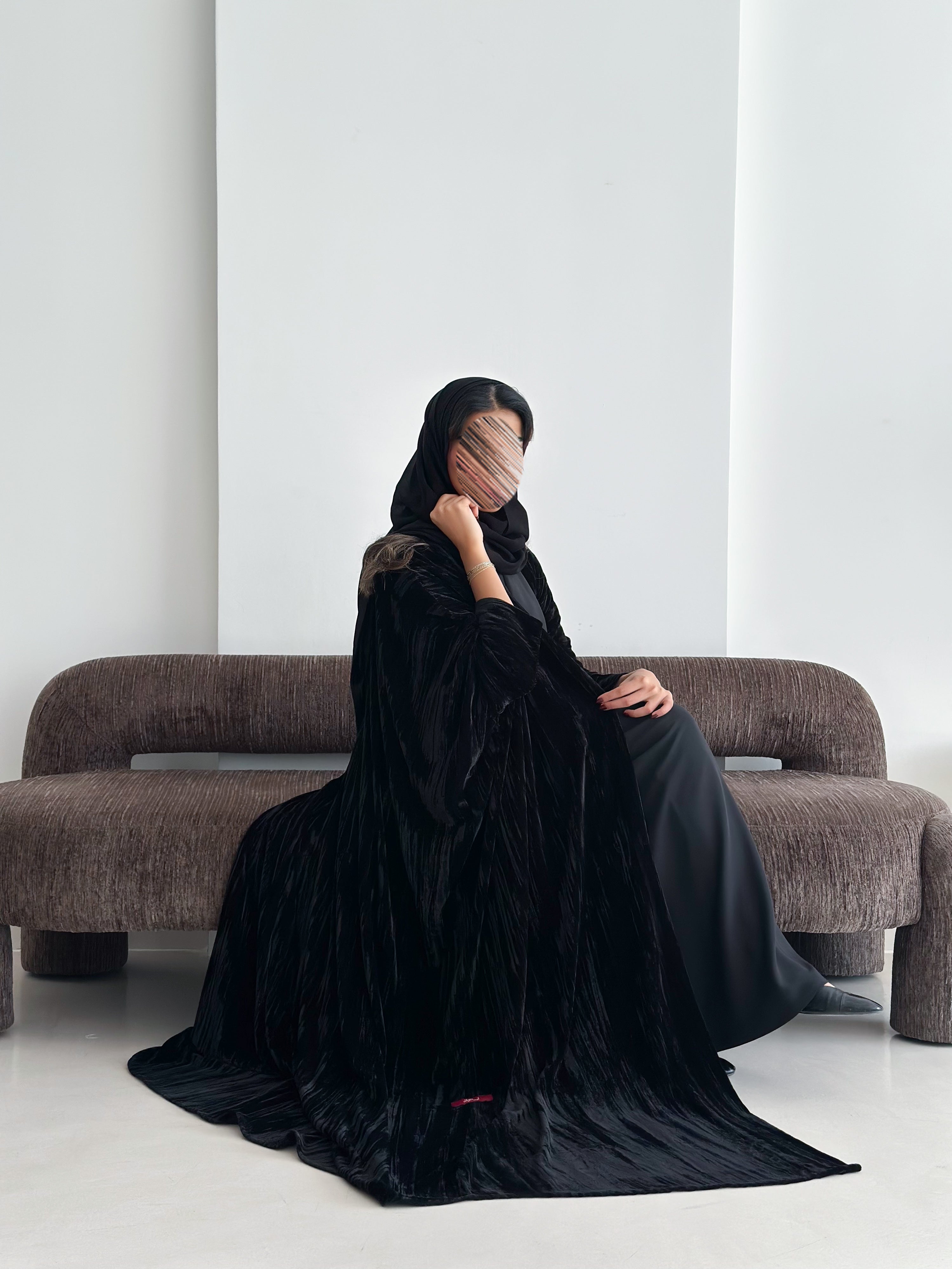 MW1886 - عباية مخمل مع فستان كريب