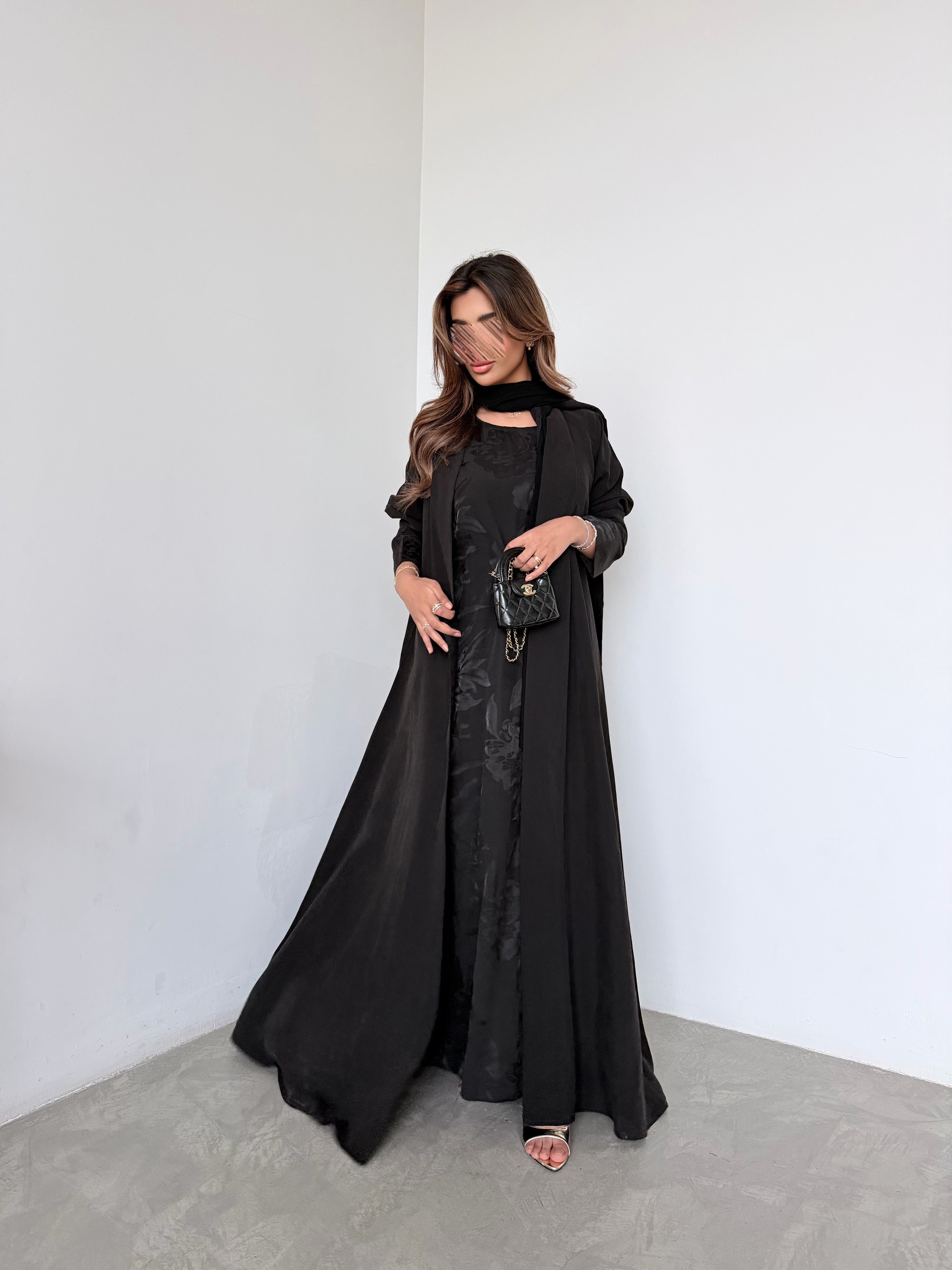 MWT5067 - عباية سوداء مع فستان داخلي أسود مورّد أنيق - Aya