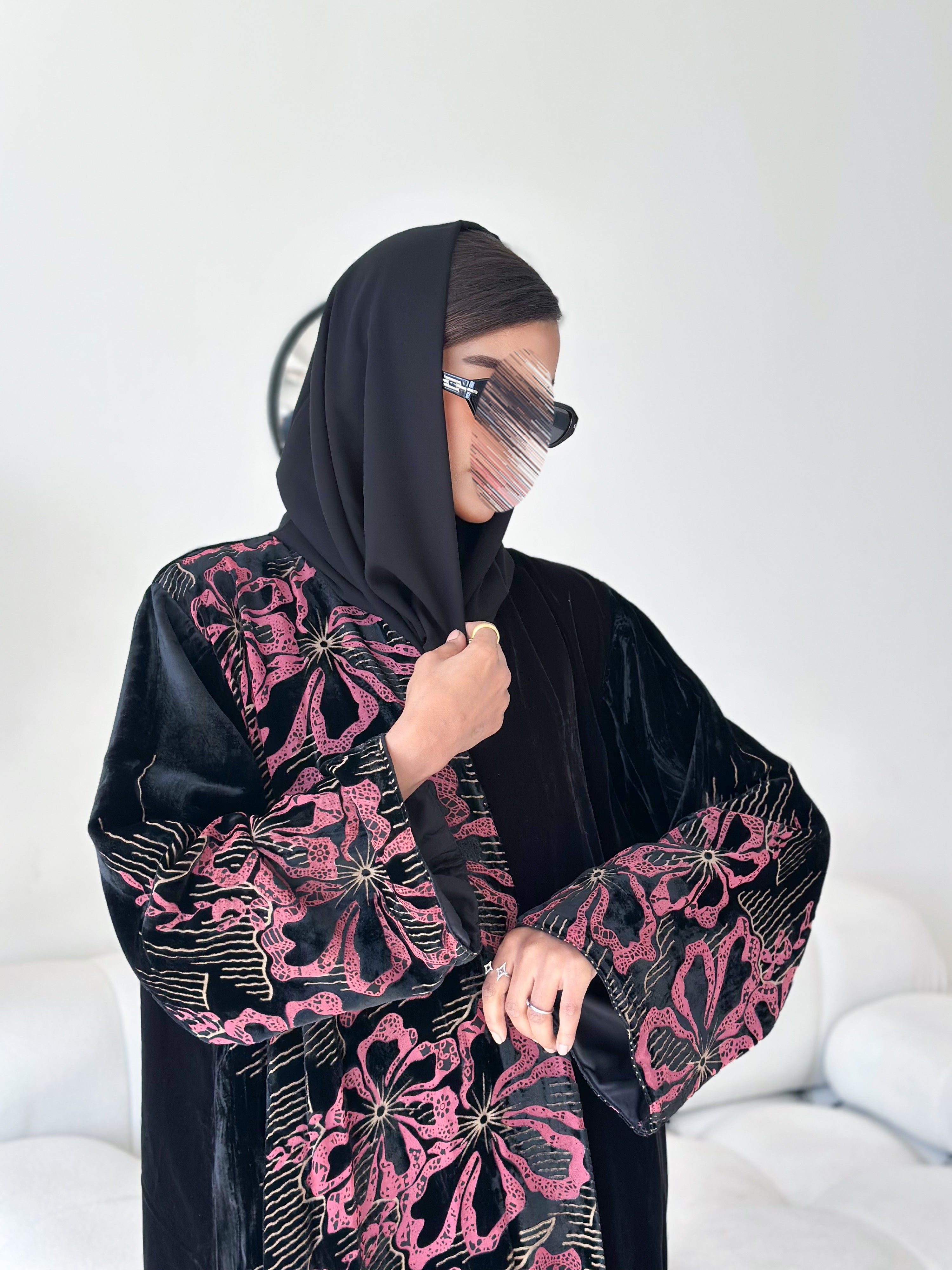 MWT554 - عباية مخمل مع شيفون طباعة - Aya