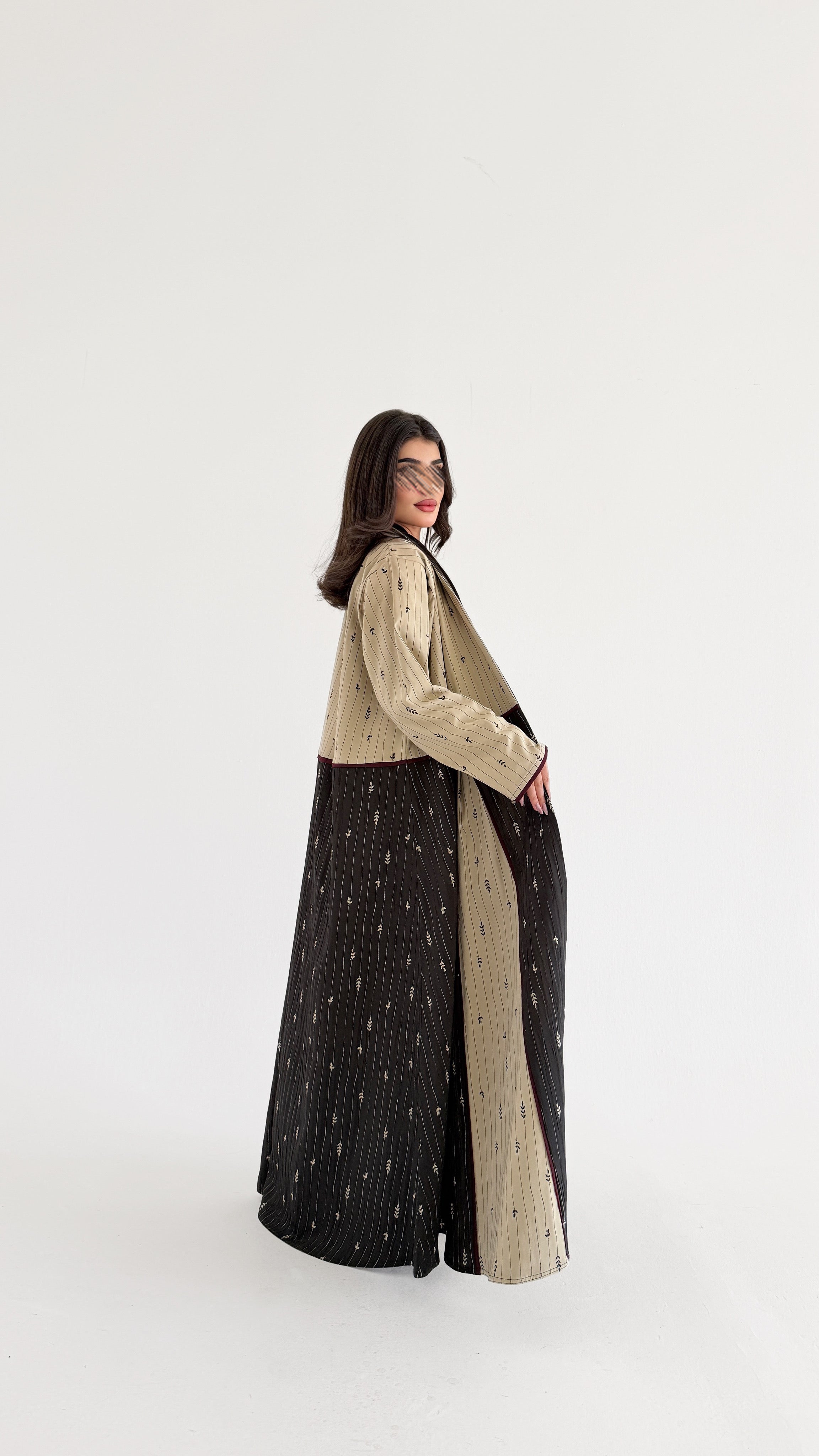 MW2093 - عباية كريب أنيقة بقصّة نص كلوش عصرية. - Aya