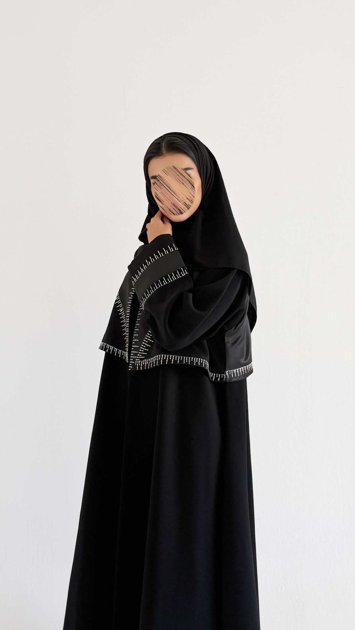 MWT1098 - عباية اسود بتطريز ابيض - Aya