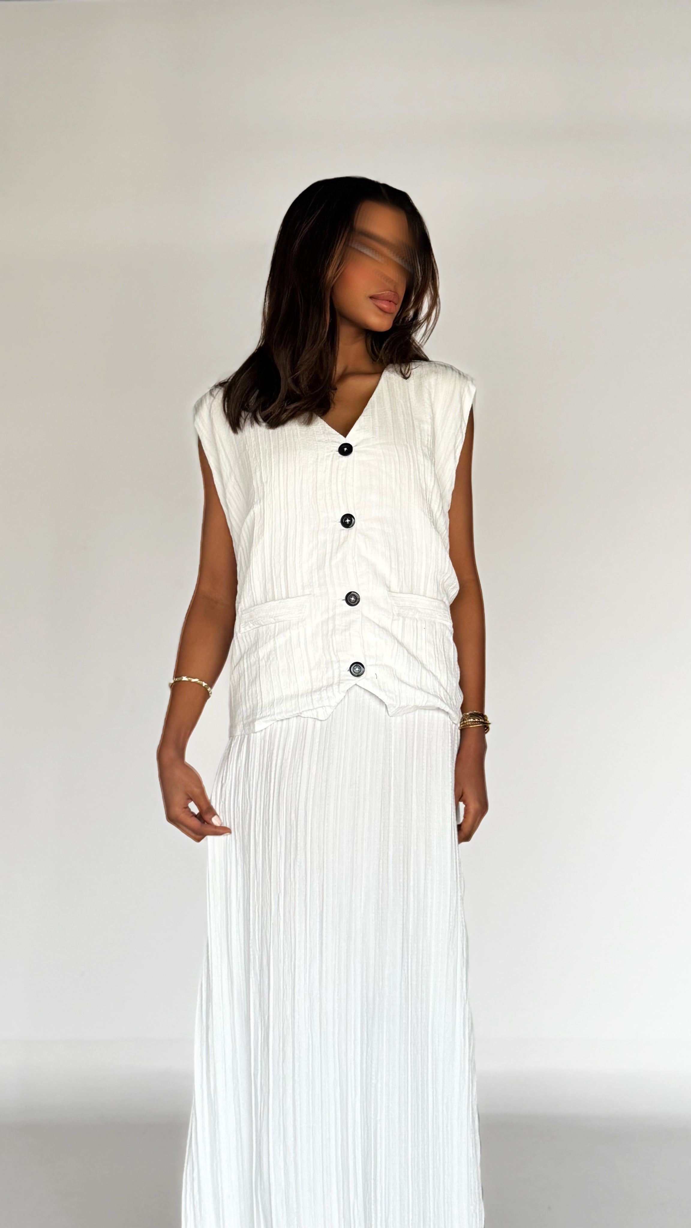 MW645 - Light Crepe Standing with Jacquard Half-Cloche