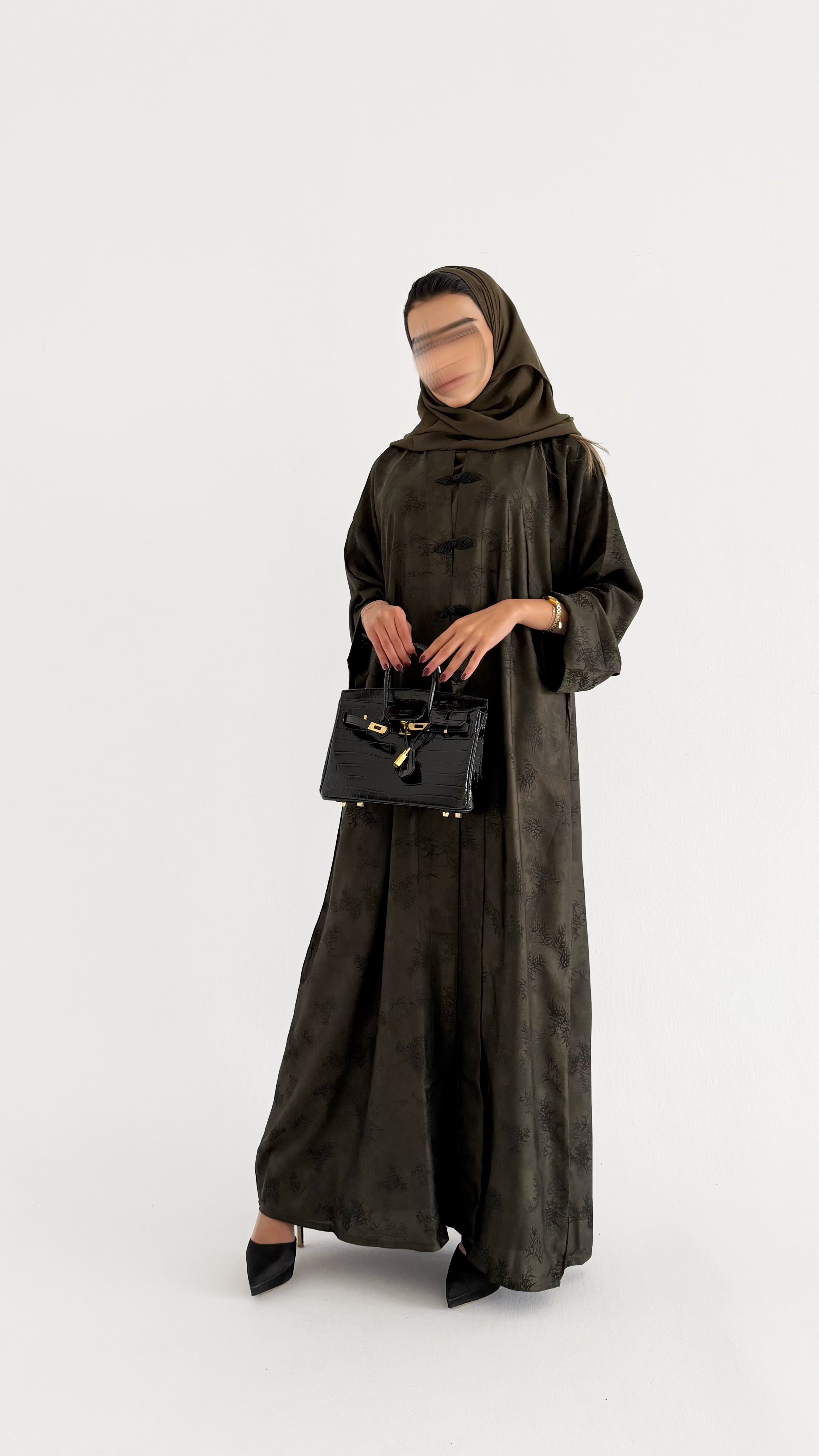 MW645 - Light Crepe Standing with Jacquard Half-Cloche