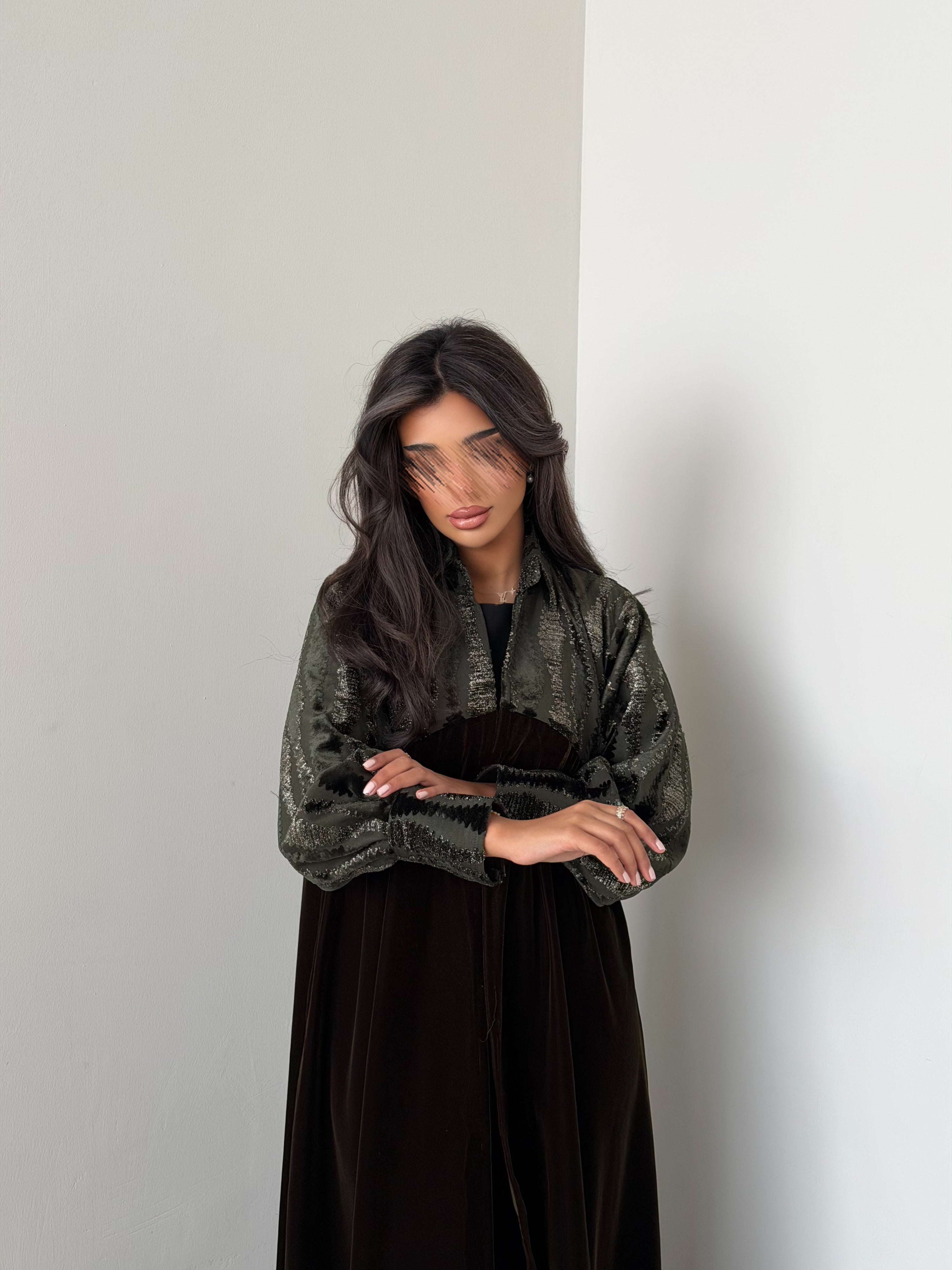 MW645 - Light Crepe Standing with Jacquard Half-Cloche