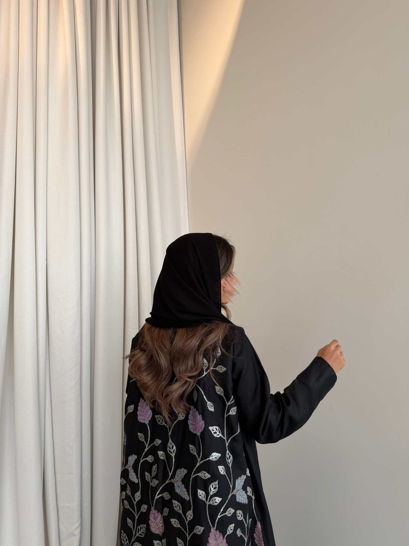 MWT1050 - عبايه بتدخيله لنن تطريز - Aya