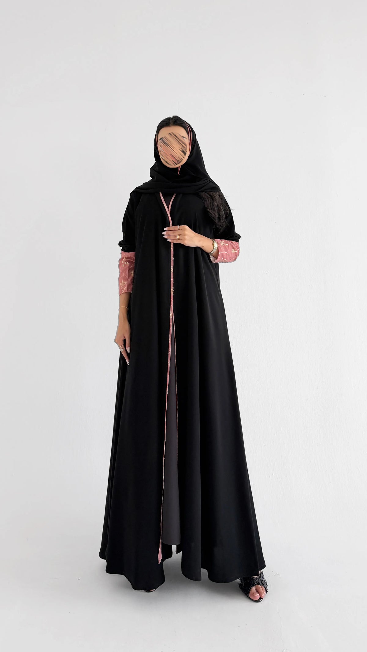 MWT2158 - عباية كريب يومية أسود بقيطان وكلفة