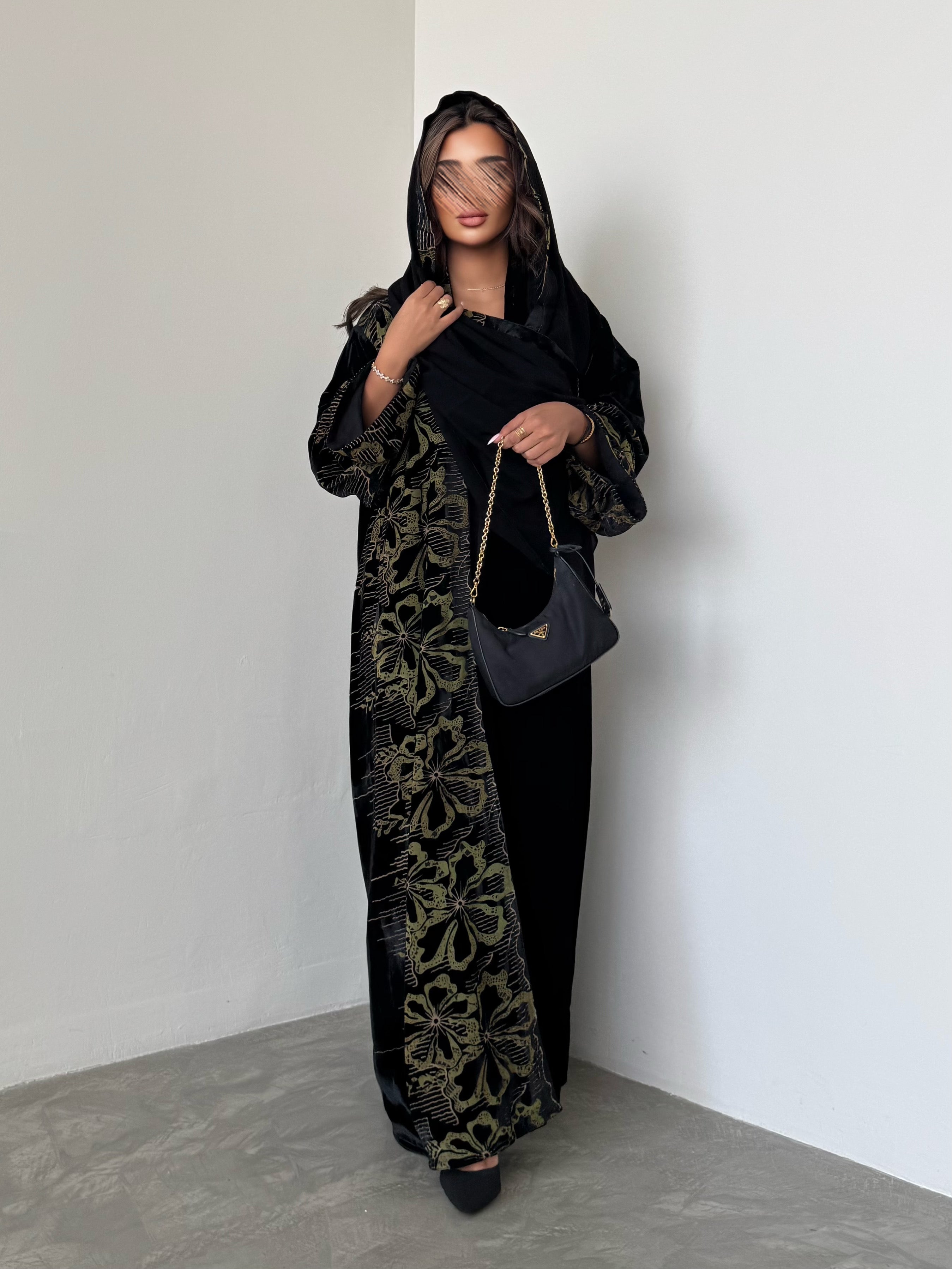 MWT555 - عباية مخمل مع شيفون طباعة - Aya