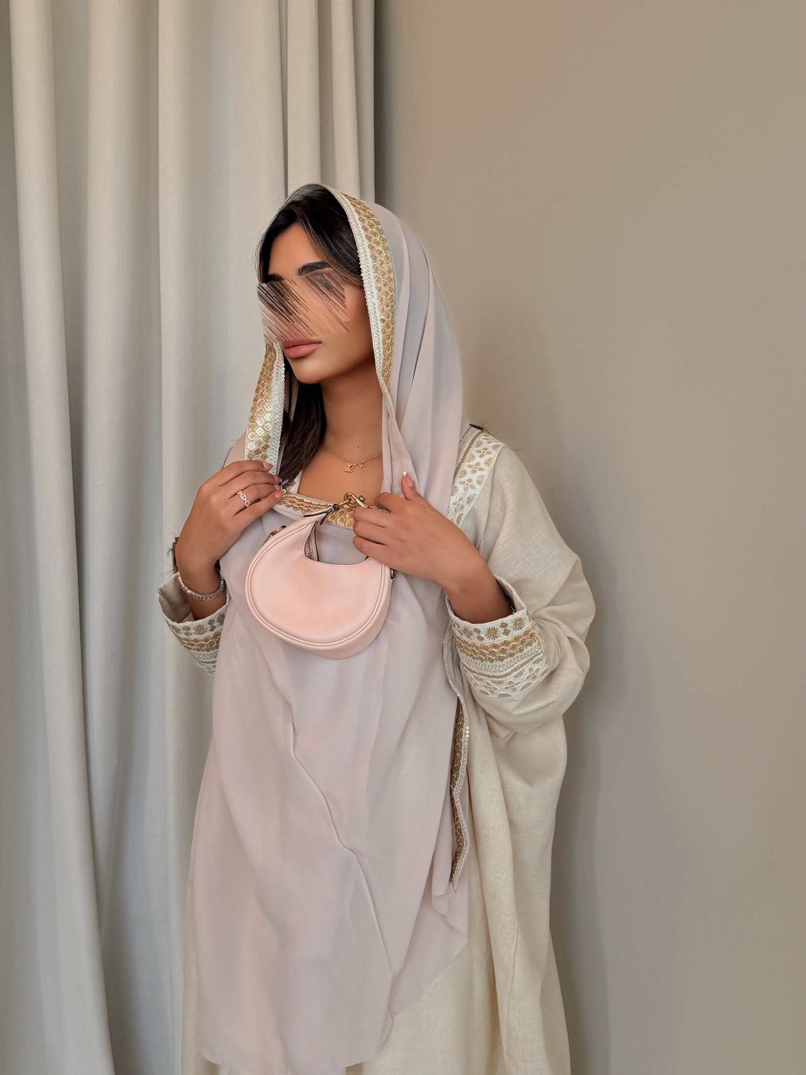 MWT5028 -لينن بيج قصة نص بشت مع كلفه مطرزه بالطرحة الأمام والأكمام والخلف - Aya