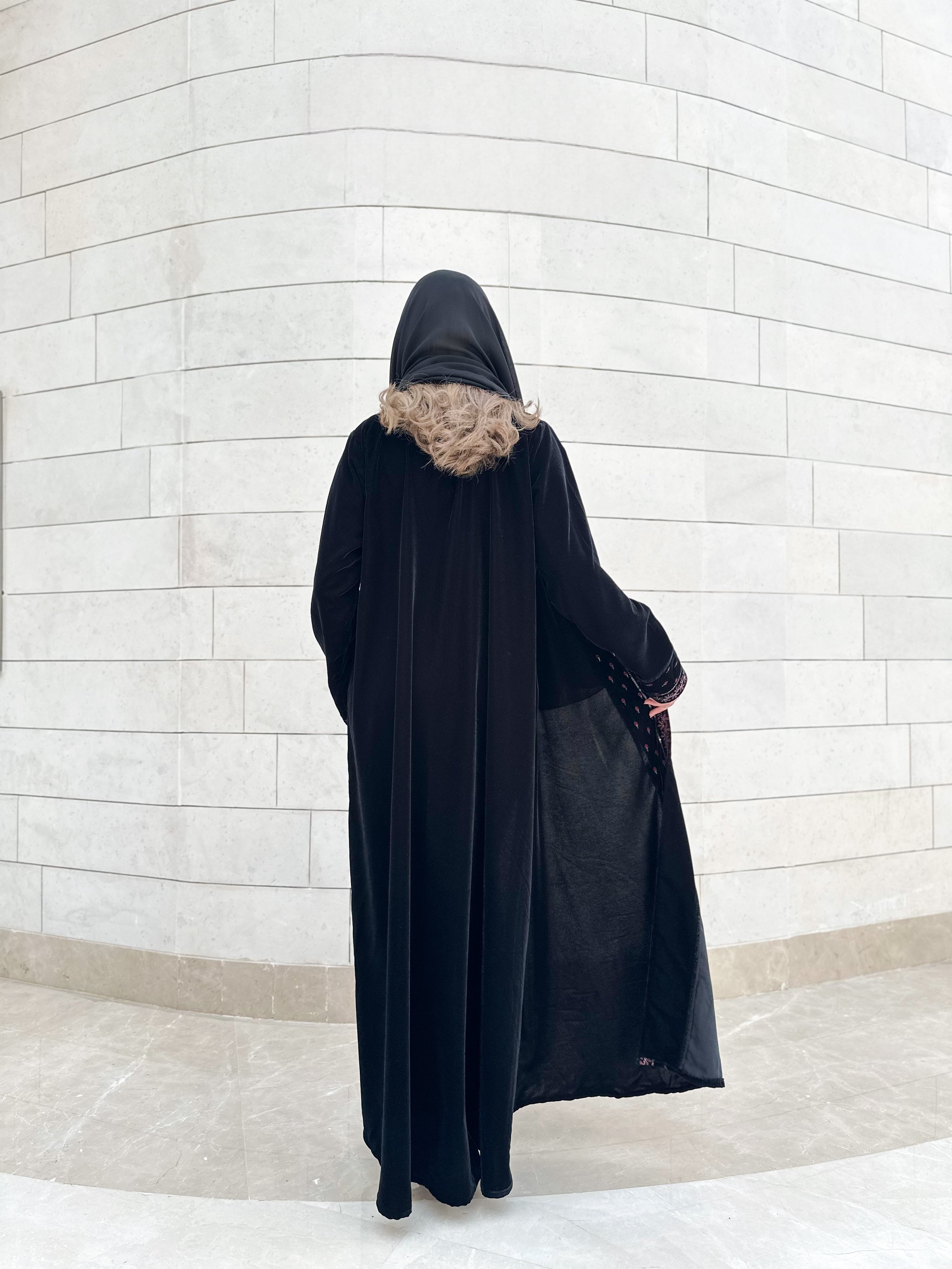 MWT726 - عباية مخمل بتطريز اسود وعنابي - Aya