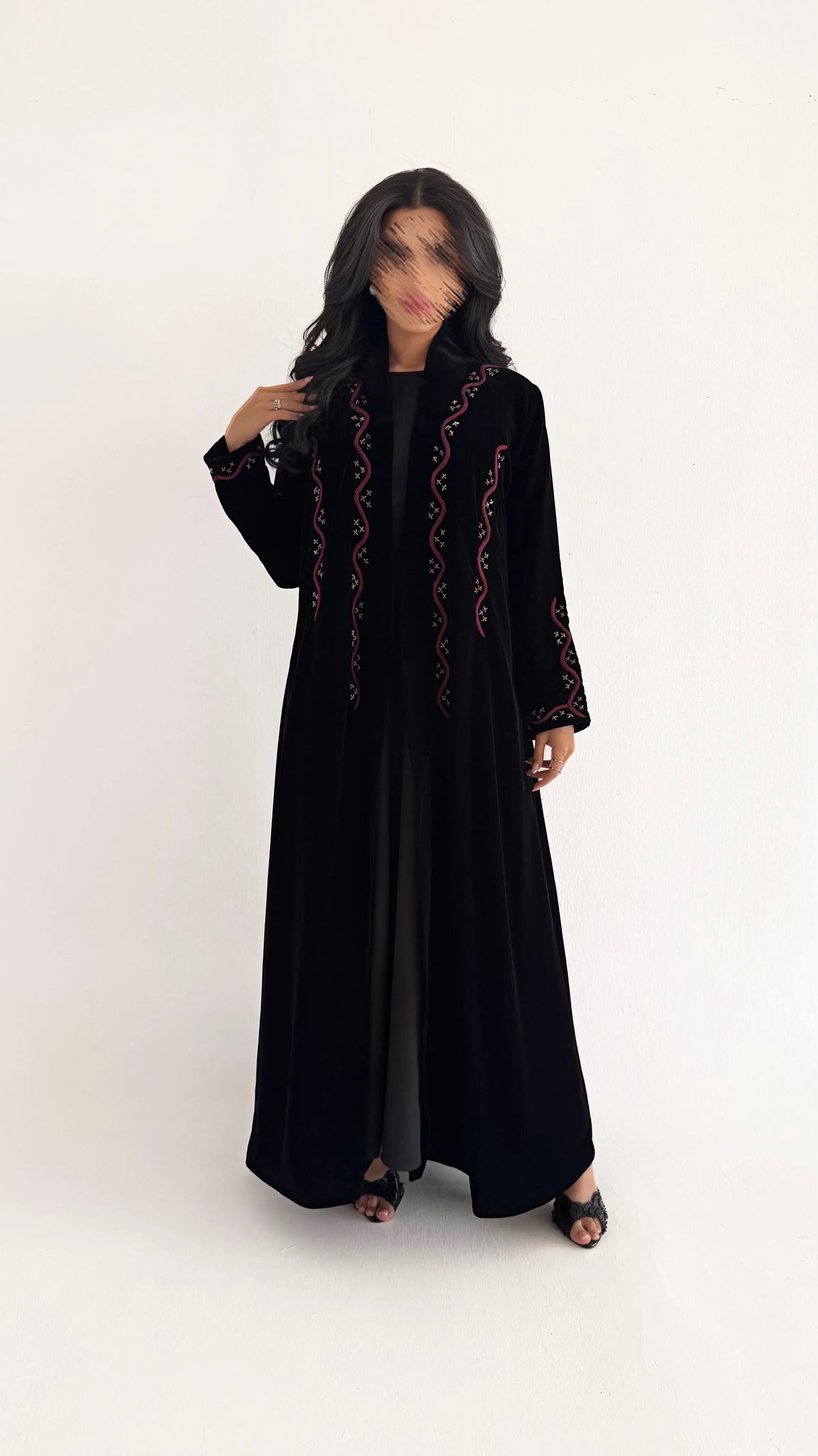 MWT3002 - عباية مخمل بتطريز عنابي - Aya