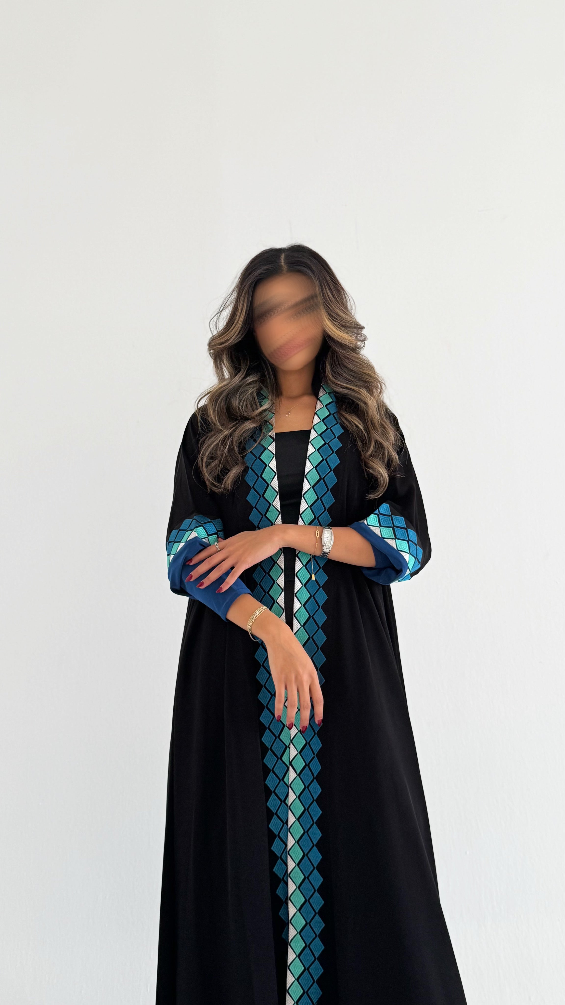 MWT496 - عباية سودا بتطريز أزرق - Aya