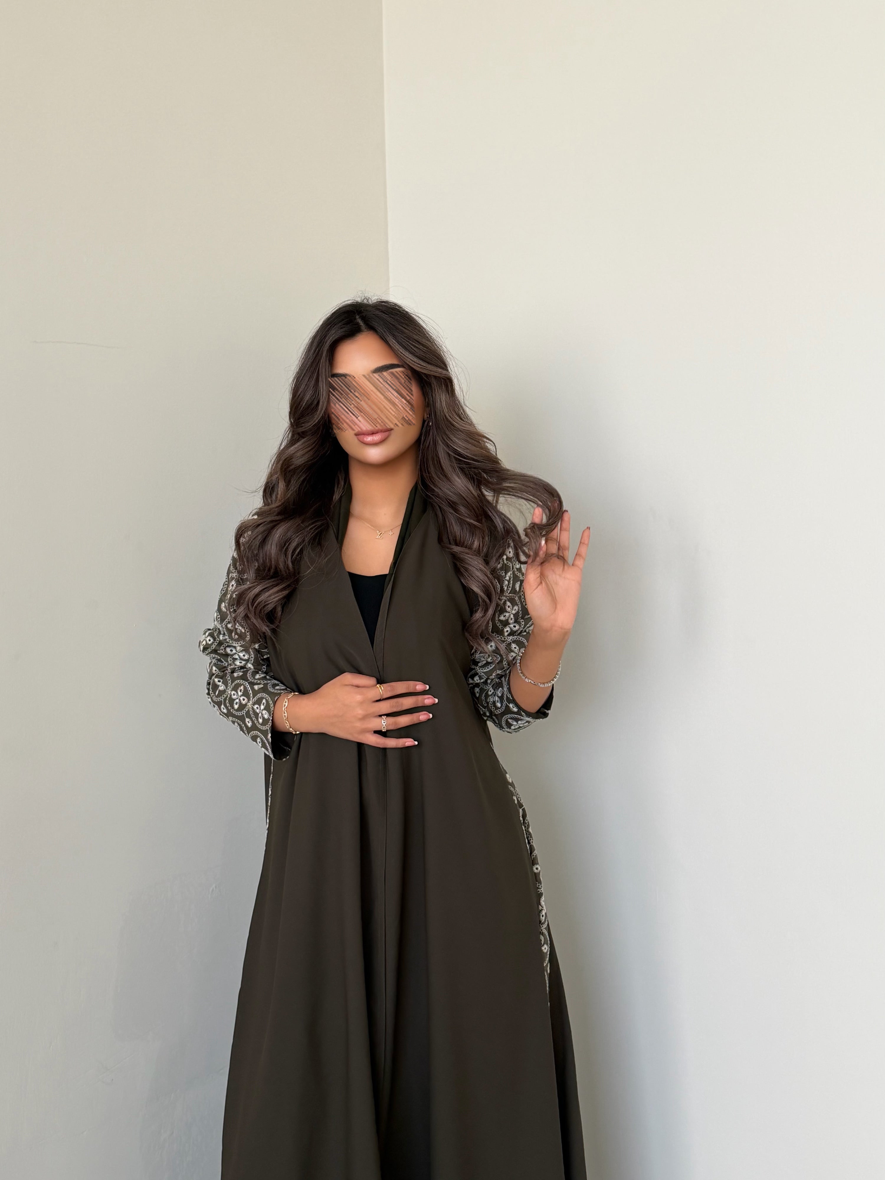 MWT767 - عباية كريب مع تدخيلة لنن هندي - Aya