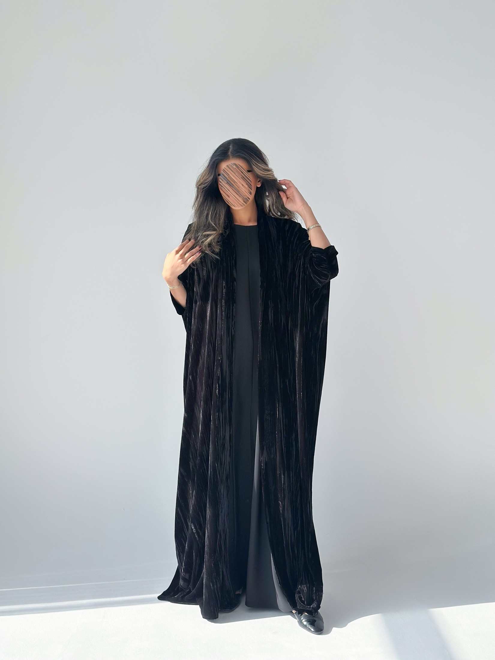 MW1886 - عباية مخمل مع فستان كريب - Aya