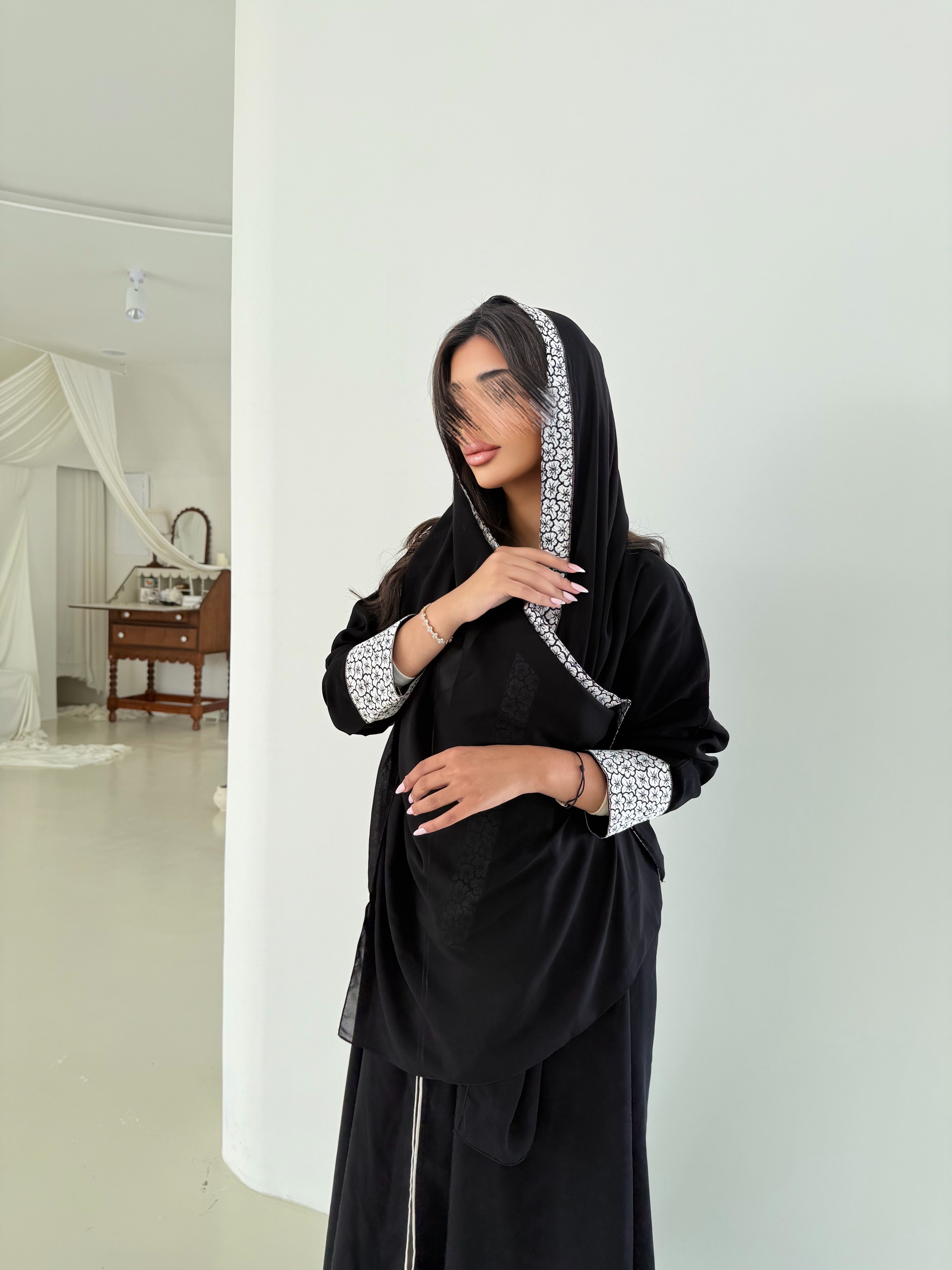 MW645 - Light Crepe Standing with Jacquard Half-Cloche