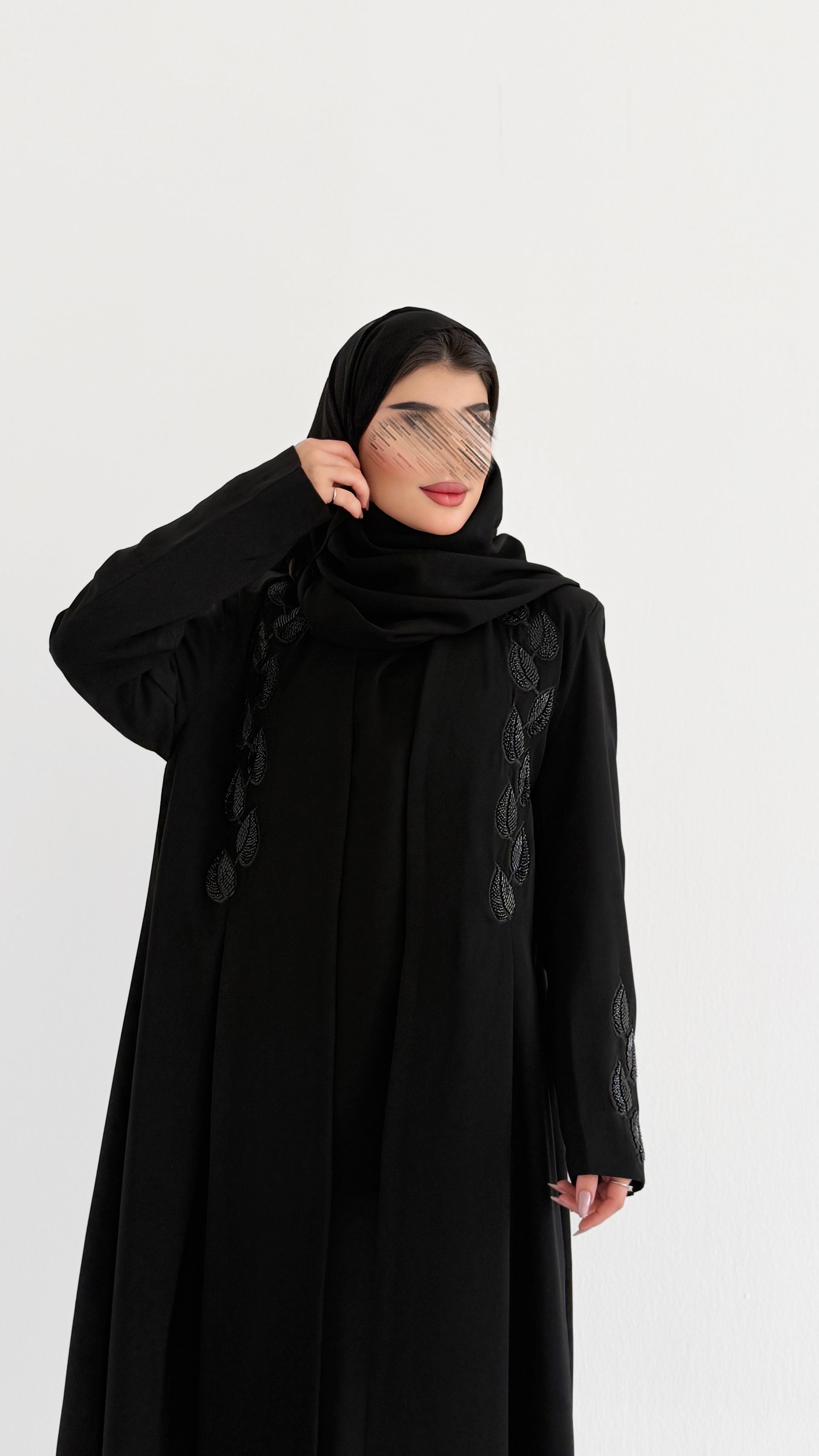 MW2042 - عباية قماش كوبرا مع اضافة الشك اليدوي