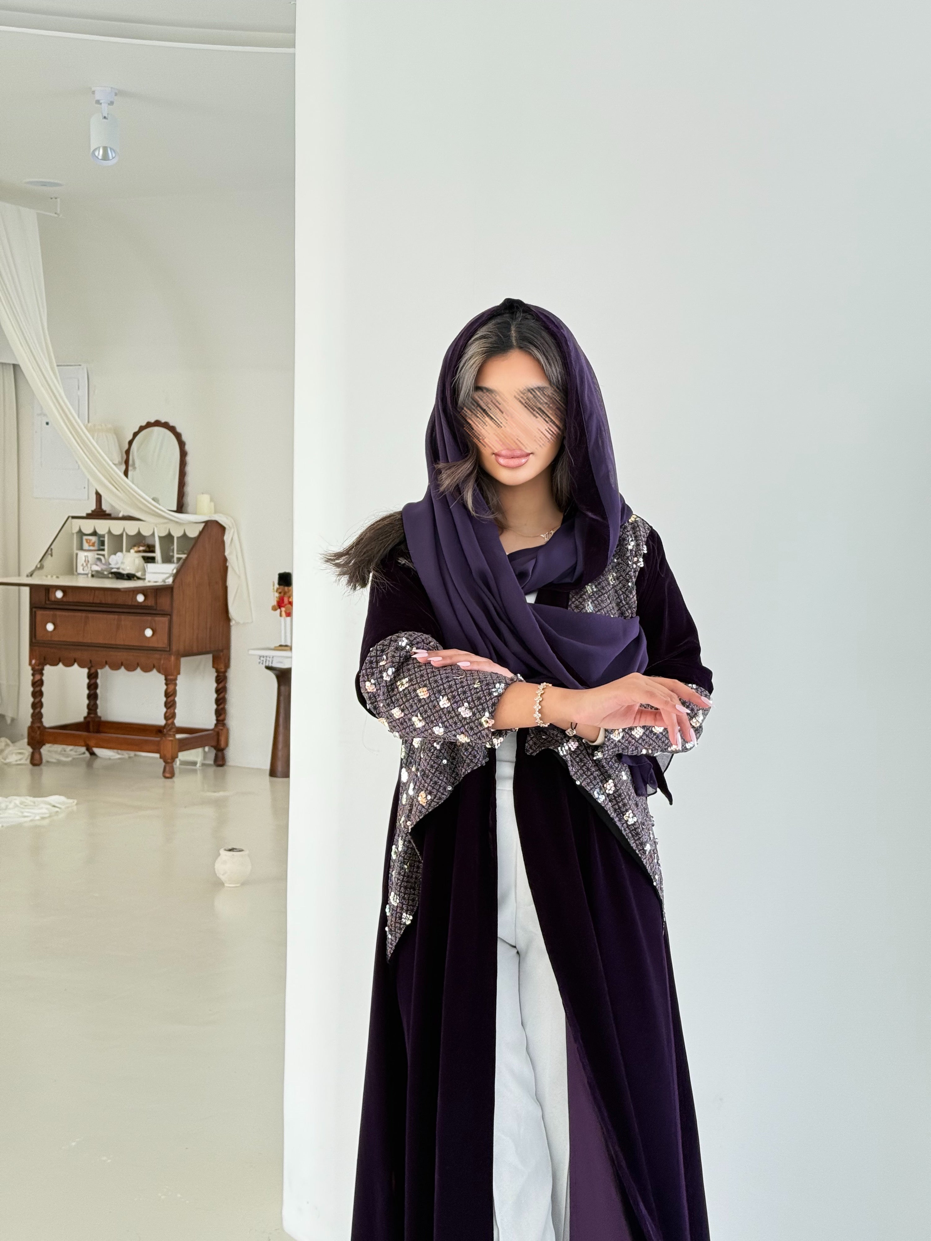 MW645 - Light Crepe Standing with Jacquard Half-Cloche