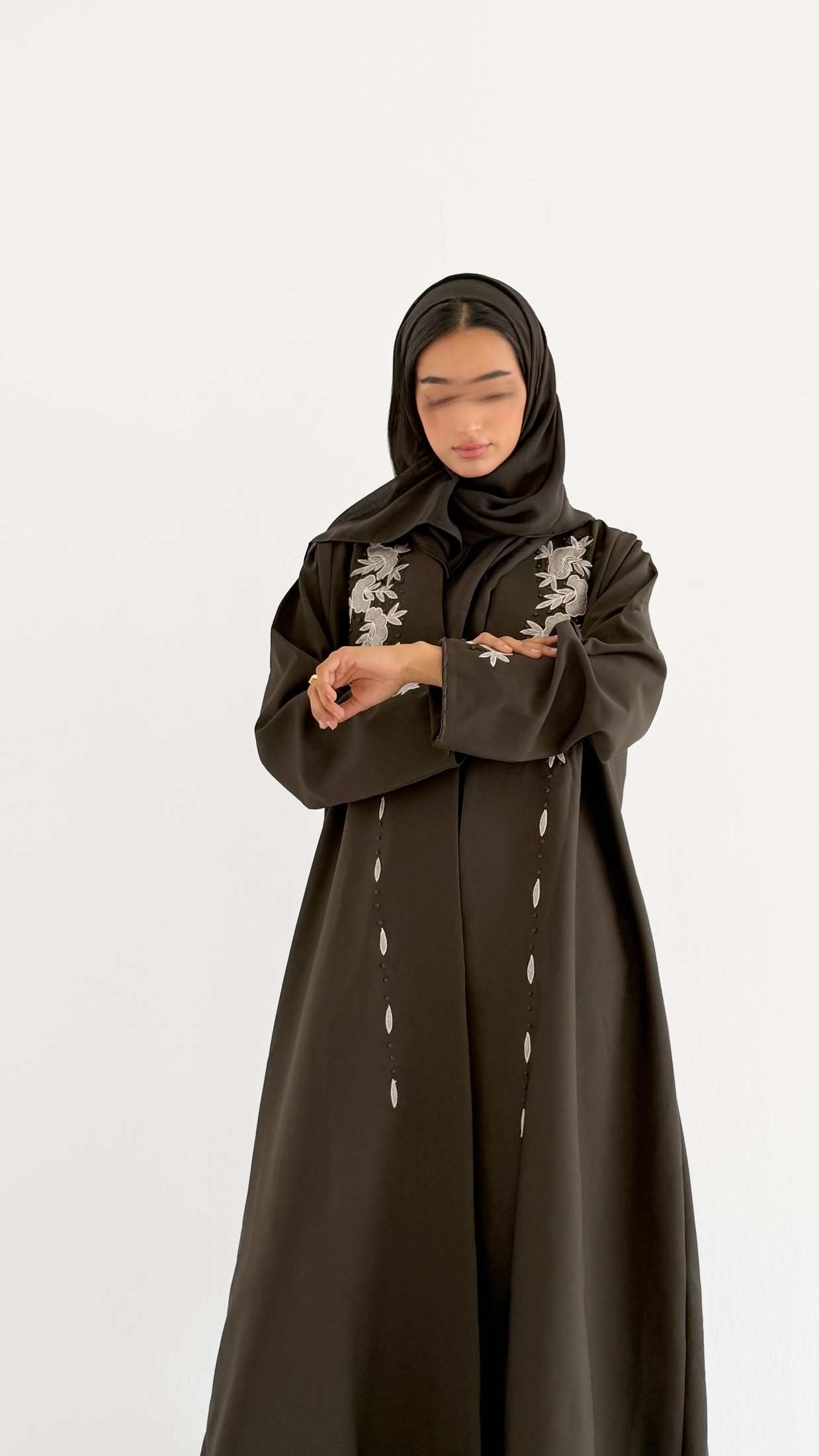 MWT663 - عباية تطريز وردات زيتي - Aya