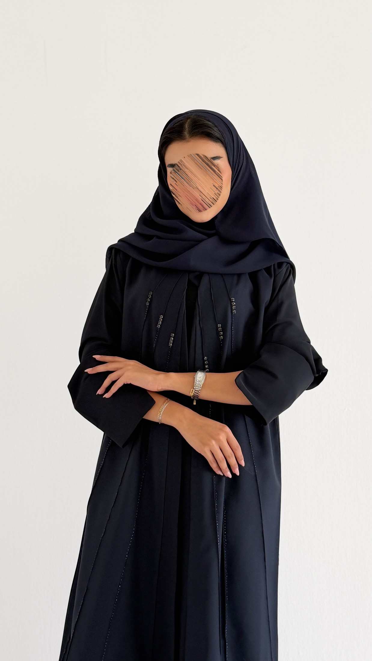 MW2120 - عباية كريب أنيقة بقصّة ربع كلوش عصرية. - Aya