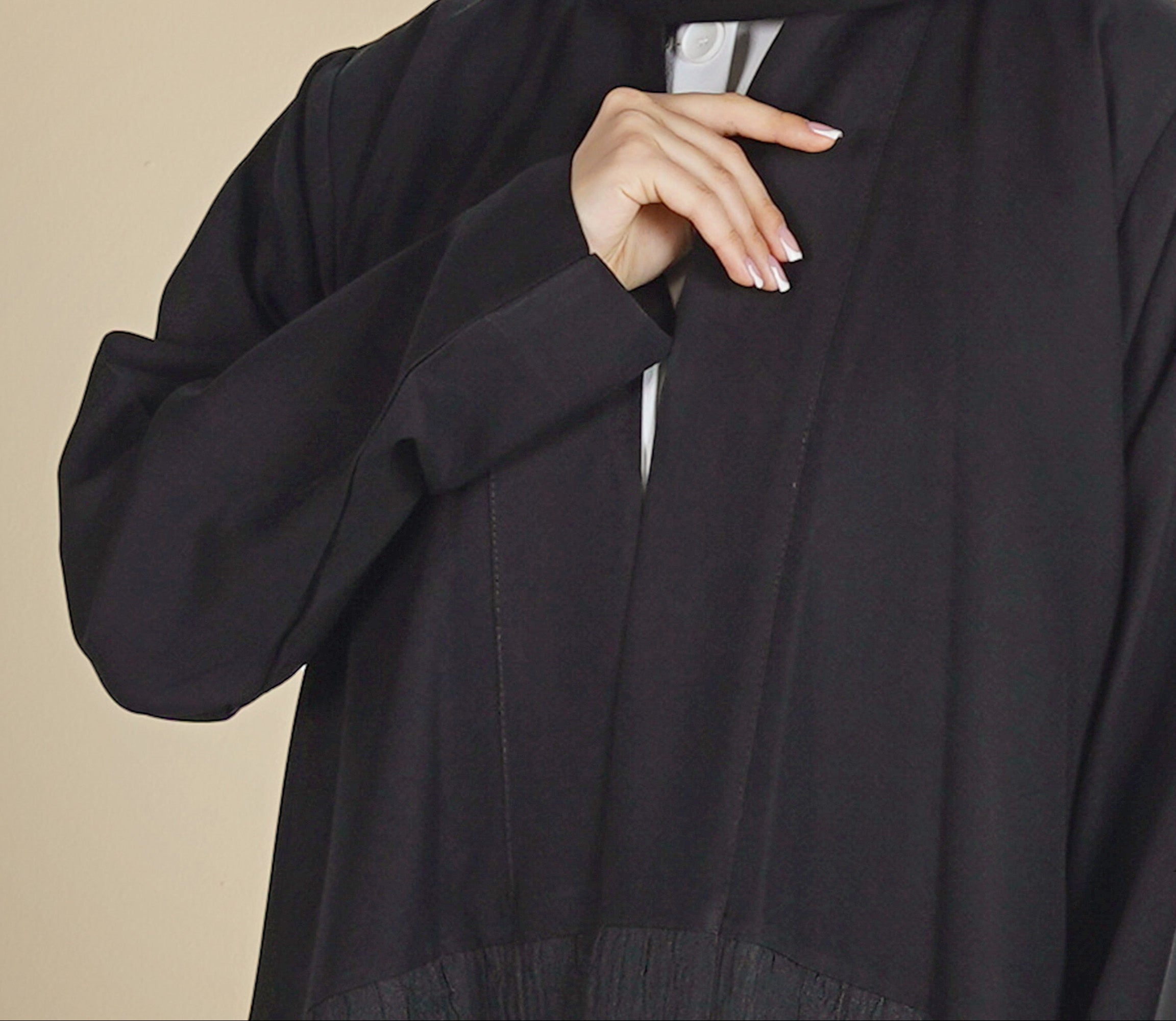 MW645 - Light Crepe Standing with Jacquard Half-Cloche
