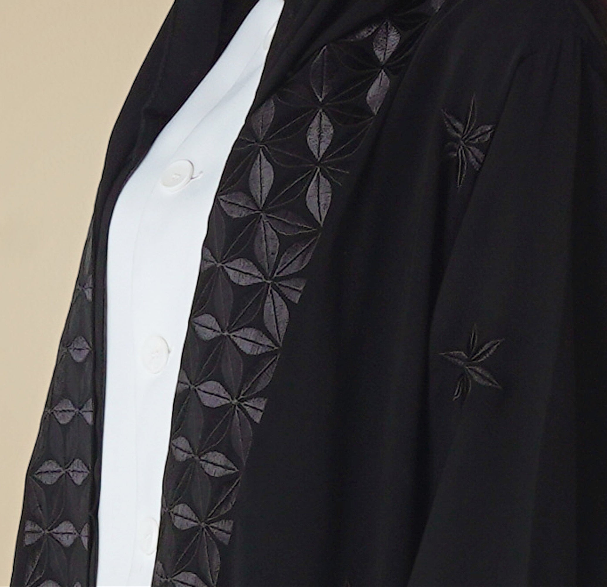 MW645 - Light Crepe Standing with Jacquard Half-Cloche