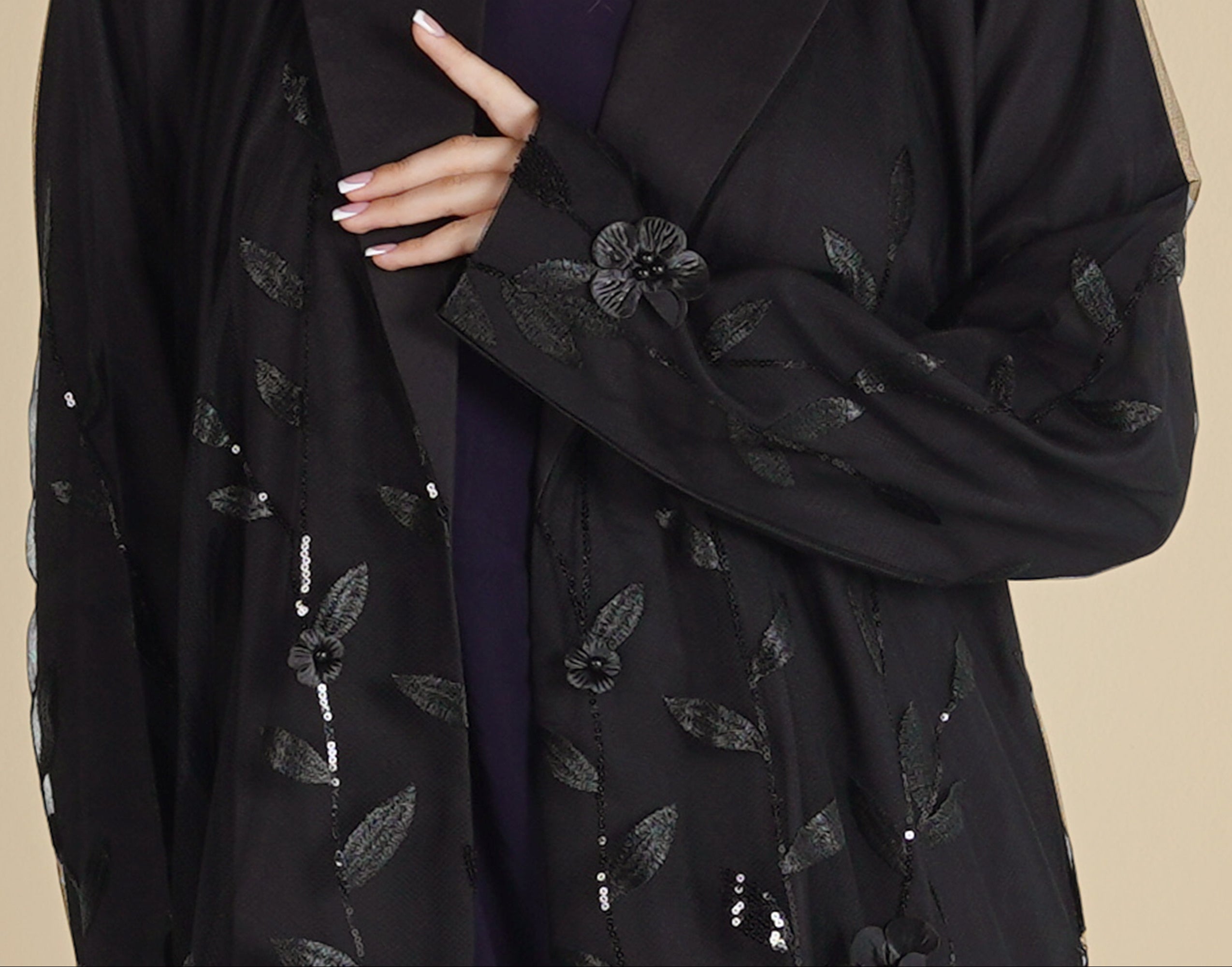 MW645 - Light Crepe Standing with Jacquard Half-Cloche