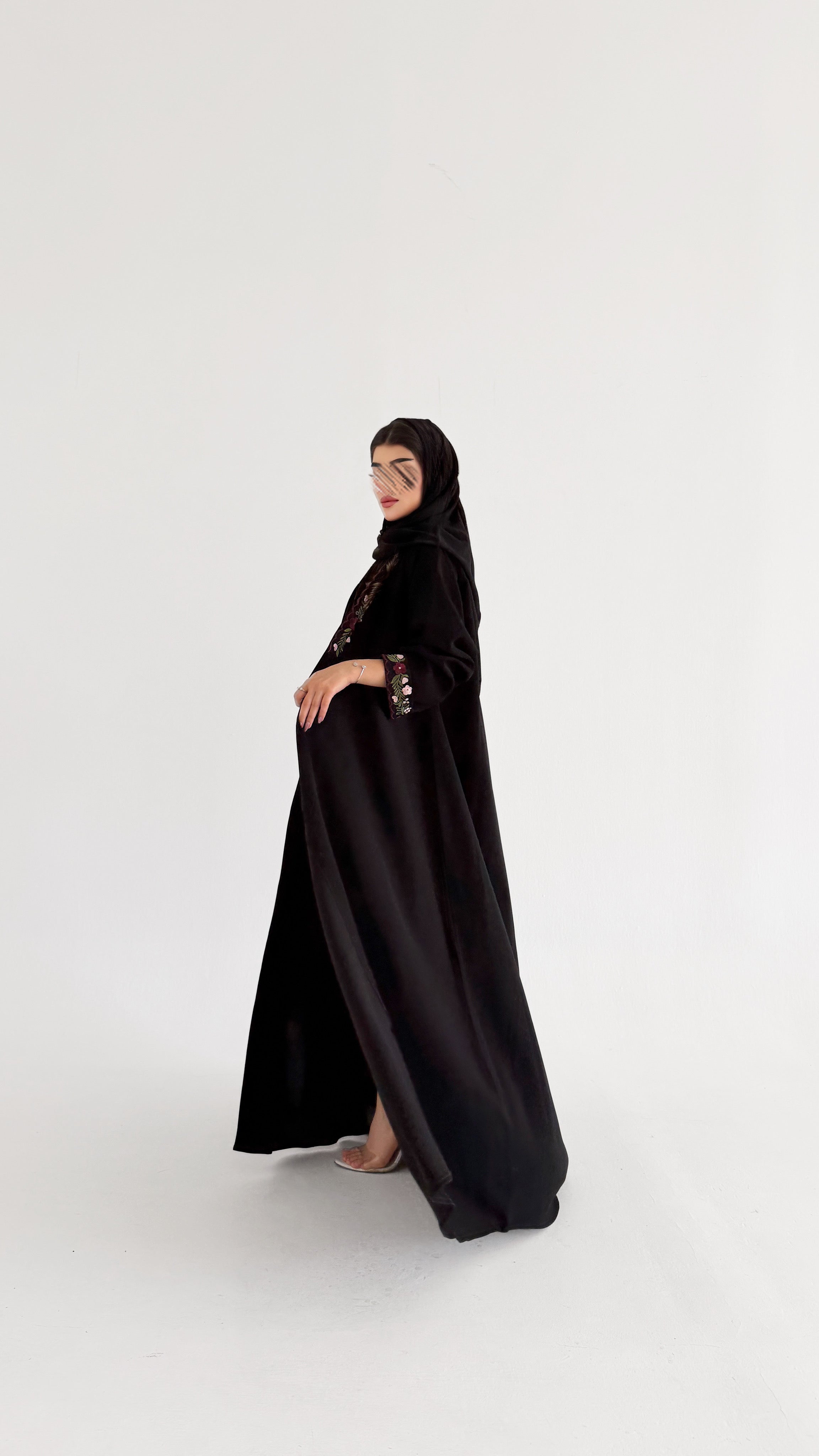 MW2099 - عبايه كريب مع اضافة تطريز انيقة - Aya